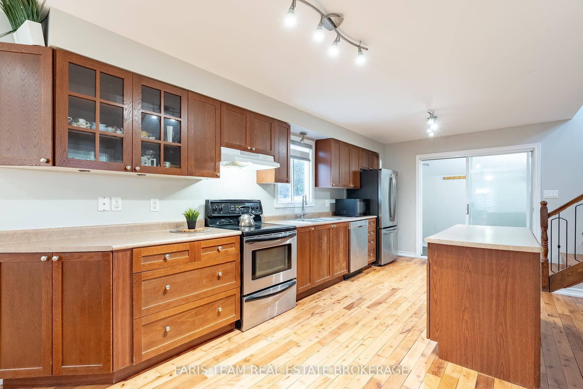 687 Innisfil Beach Road Property Photo 7