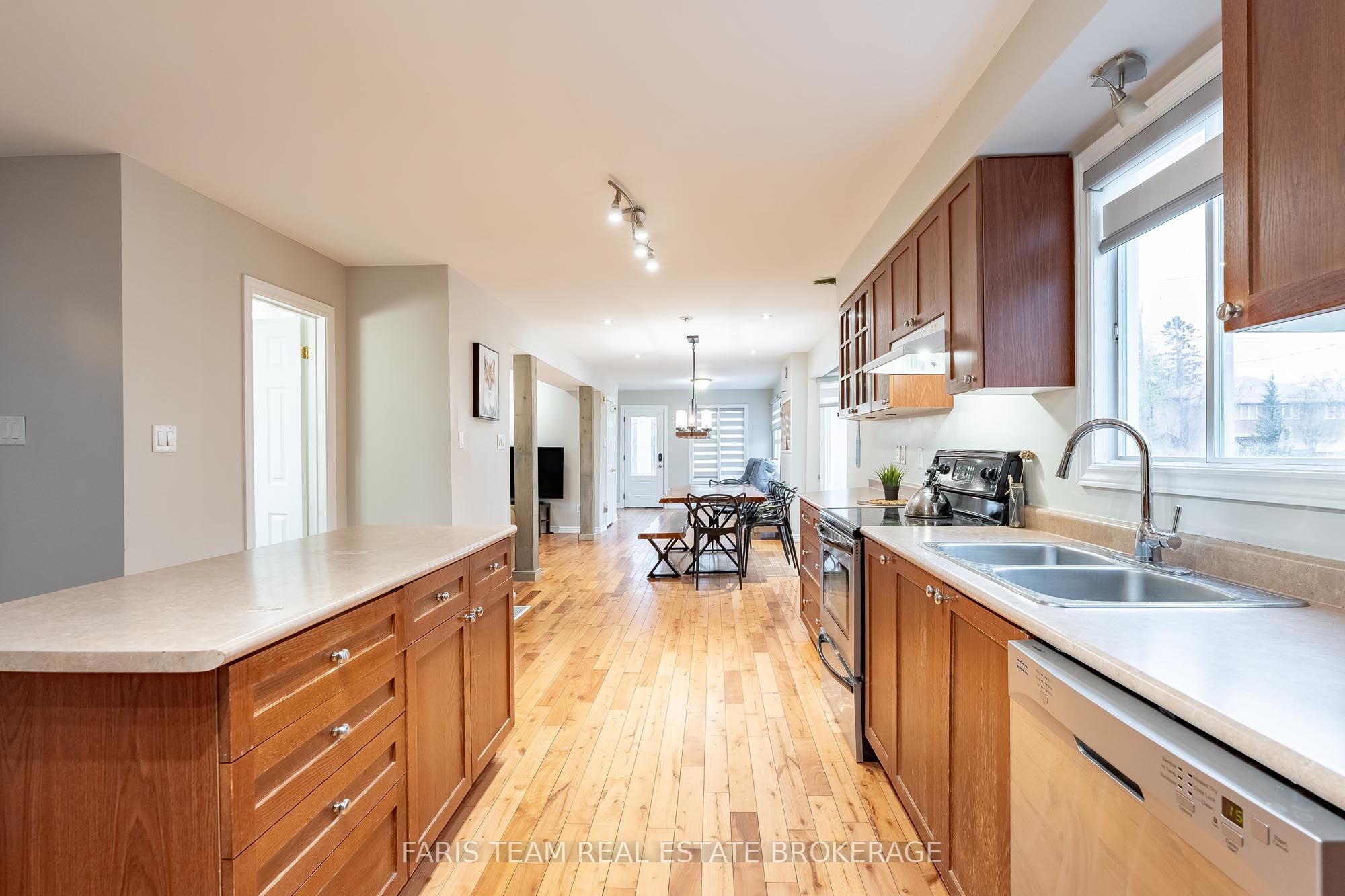 687 Innisfil Beach Road Property Photo 8