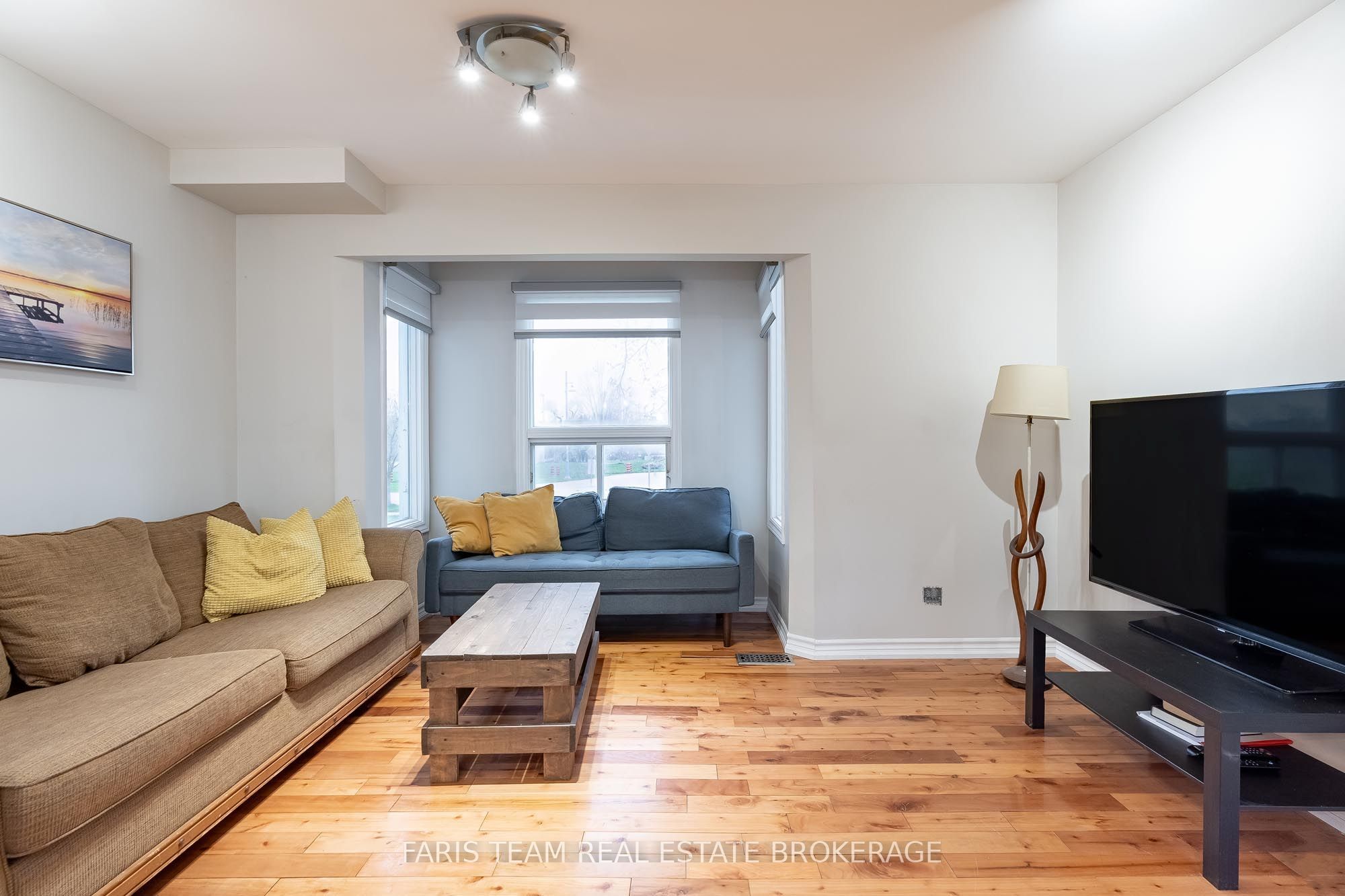 687 Innisfil Beach Road Property Photo 10