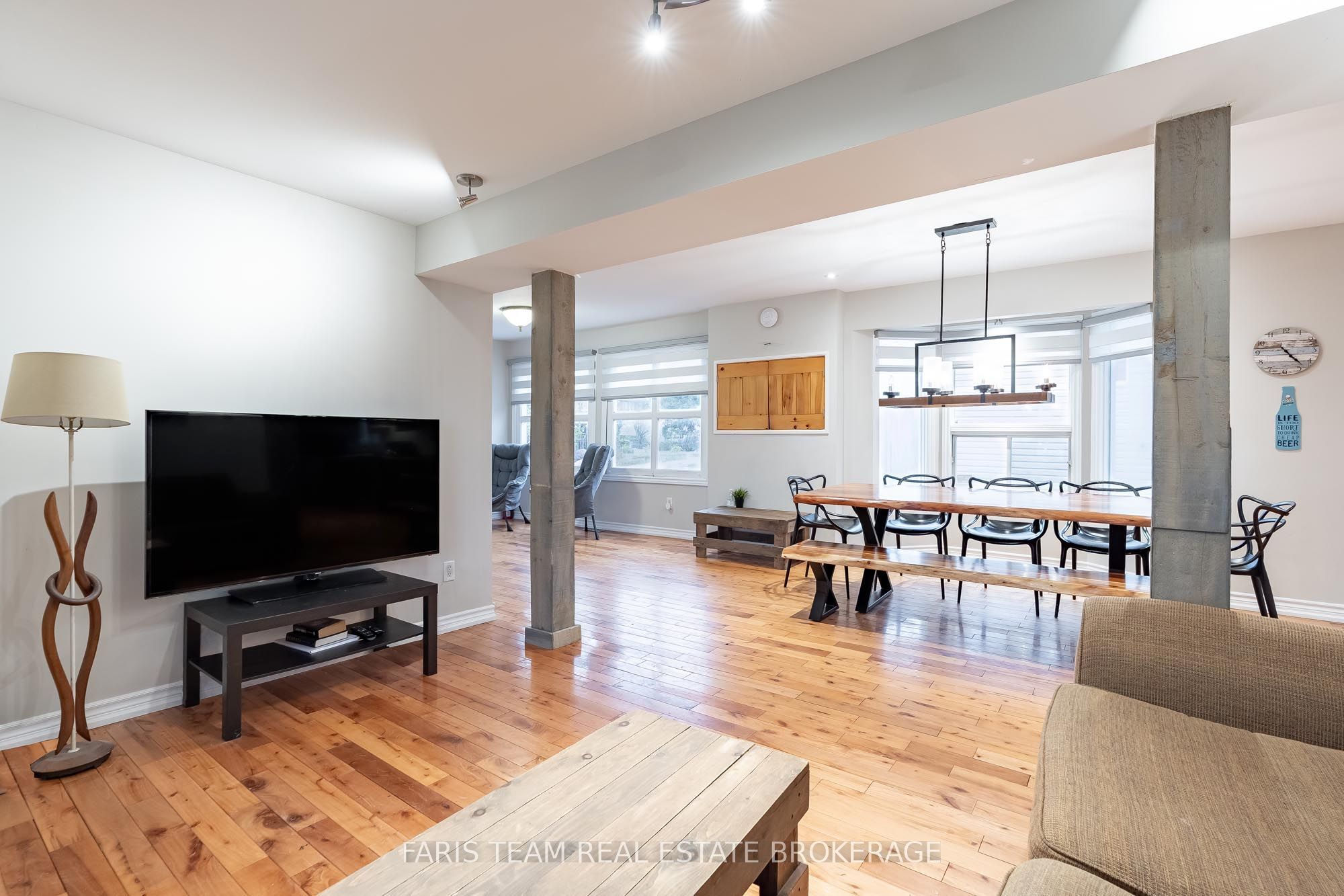687 Innisfil Beach Road Property Photo 11