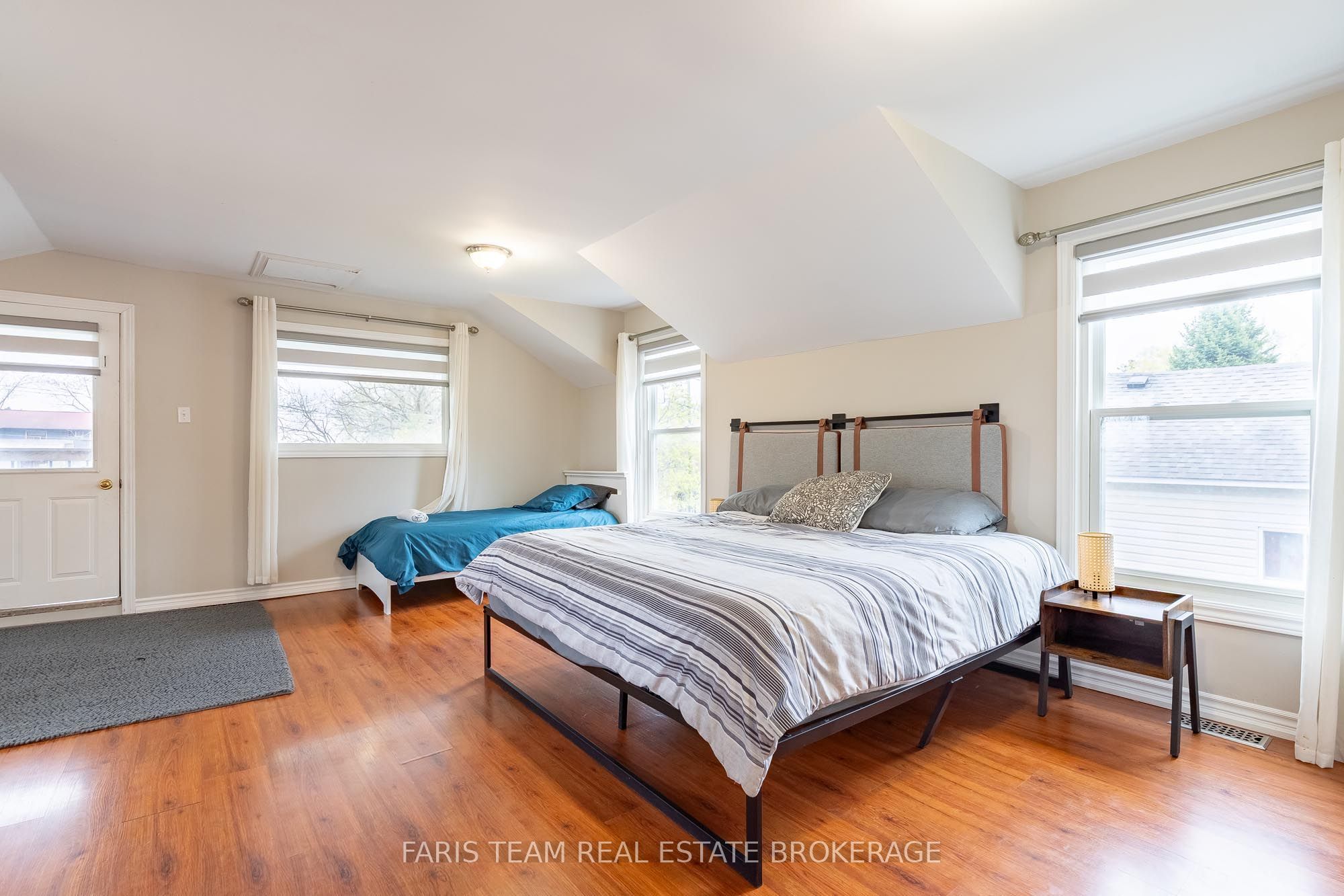 687 Innisfil Beach Road Property Photo 14