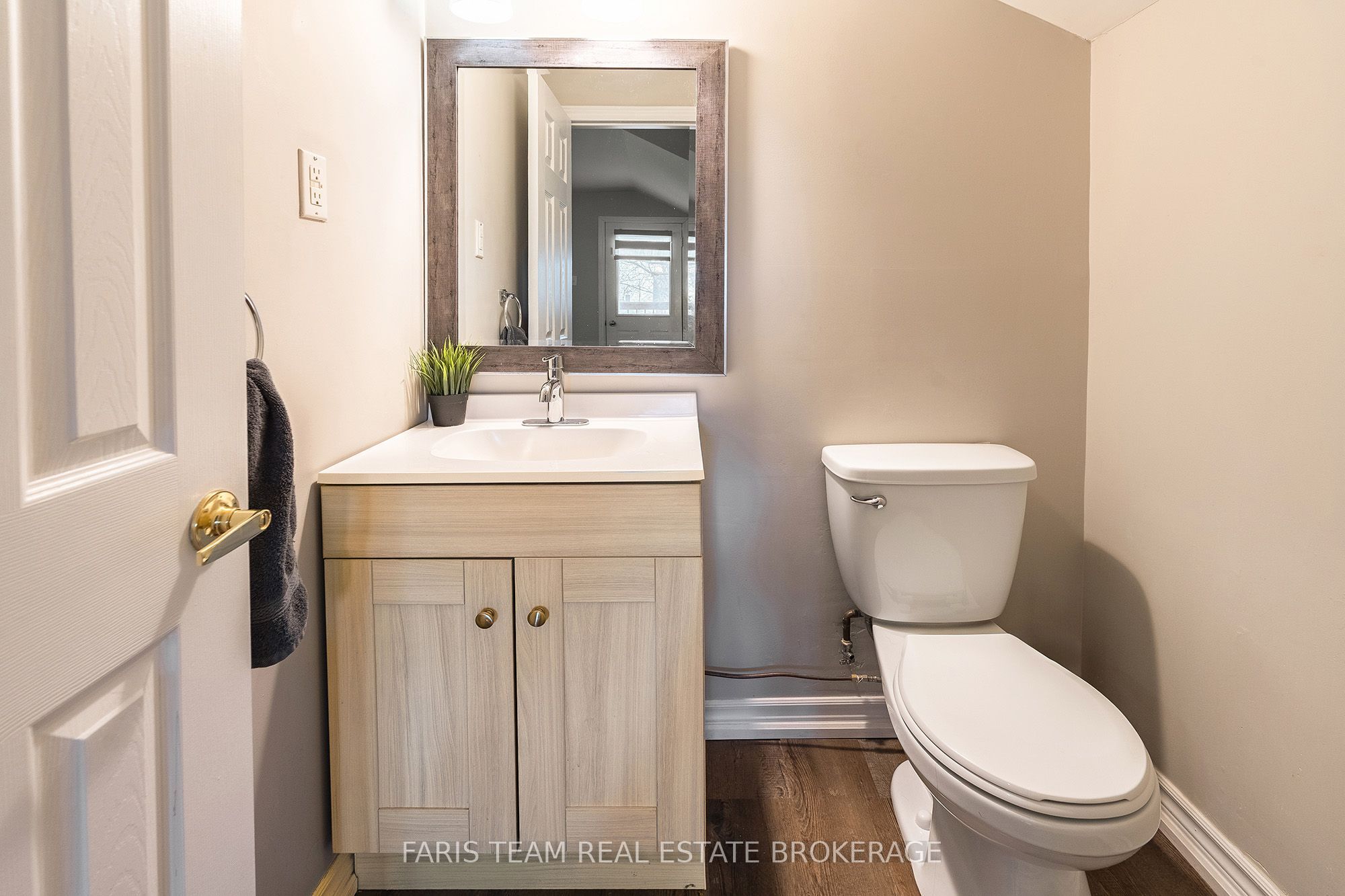 687 Innisfil Beach Road Property Photo 15