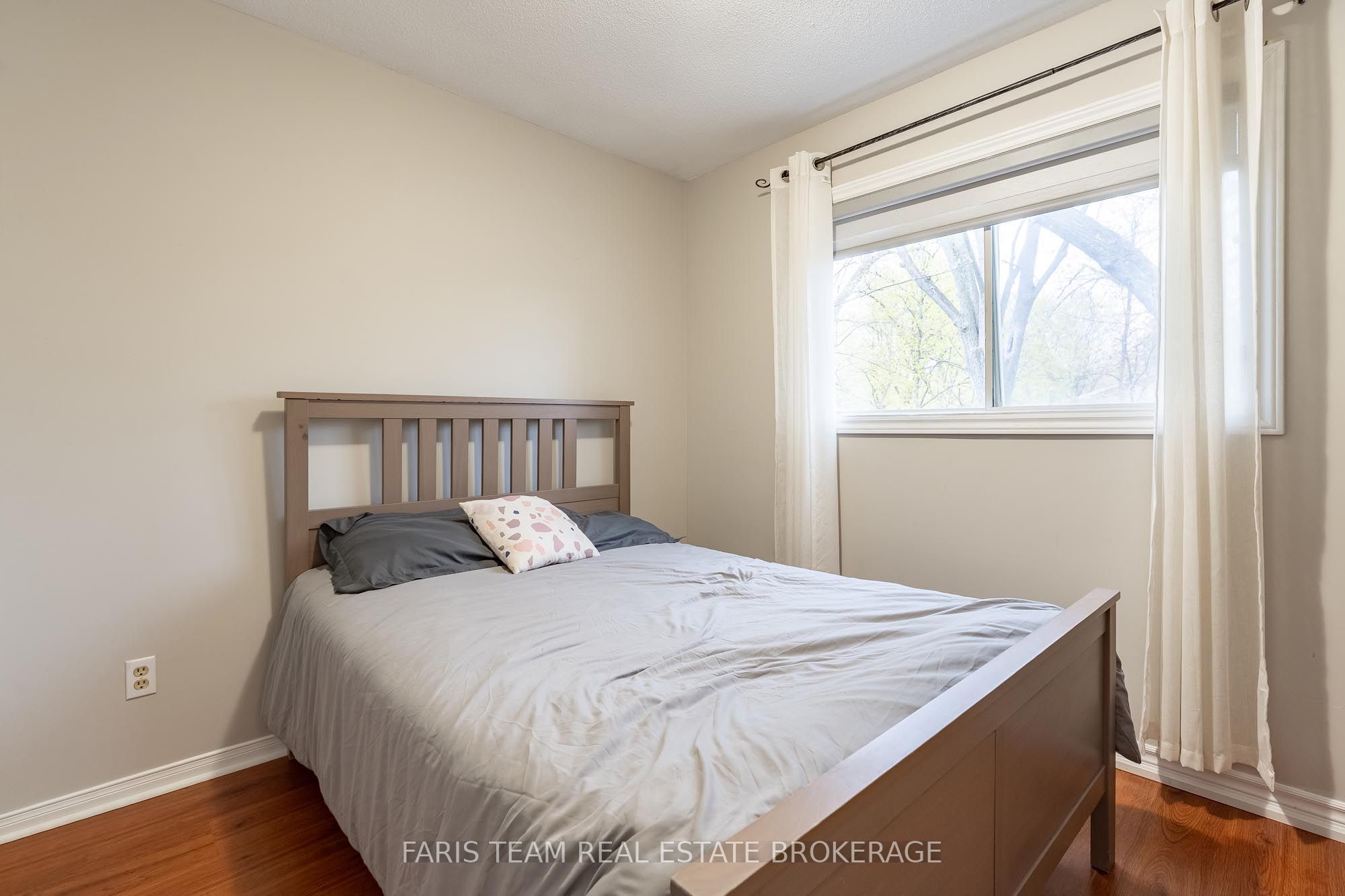687 Innisfil Beach Road Property Photo 17