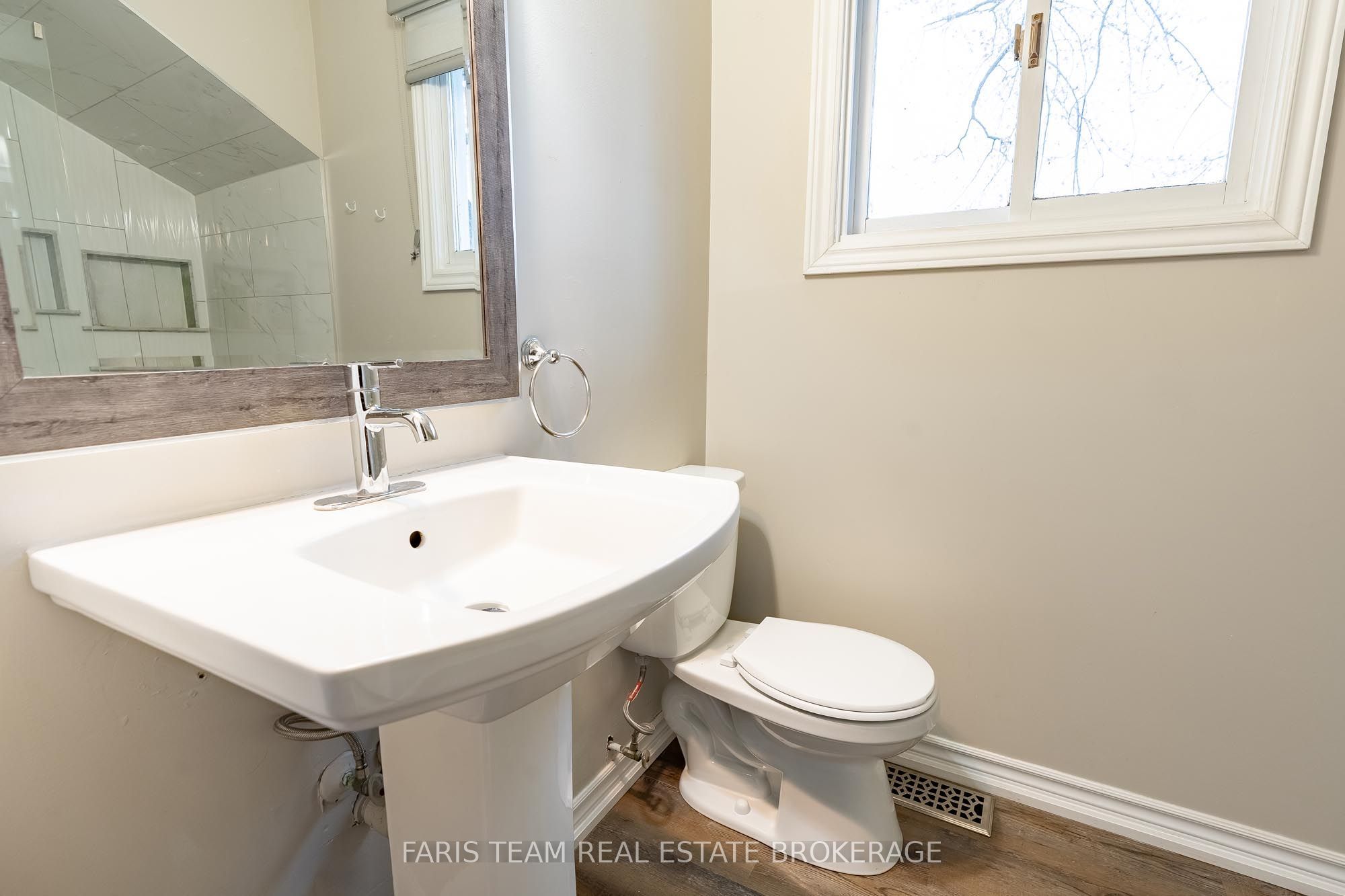 687 Innisfil Beach Road Property Photo 19