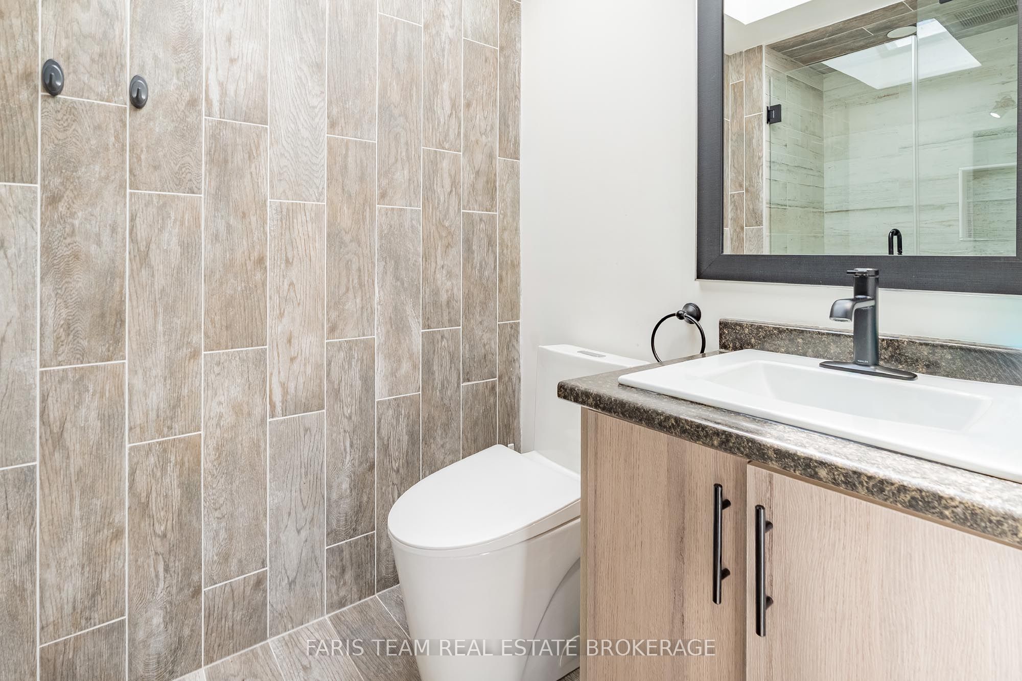 687 Innisfil Beach Road Property Photo 28
