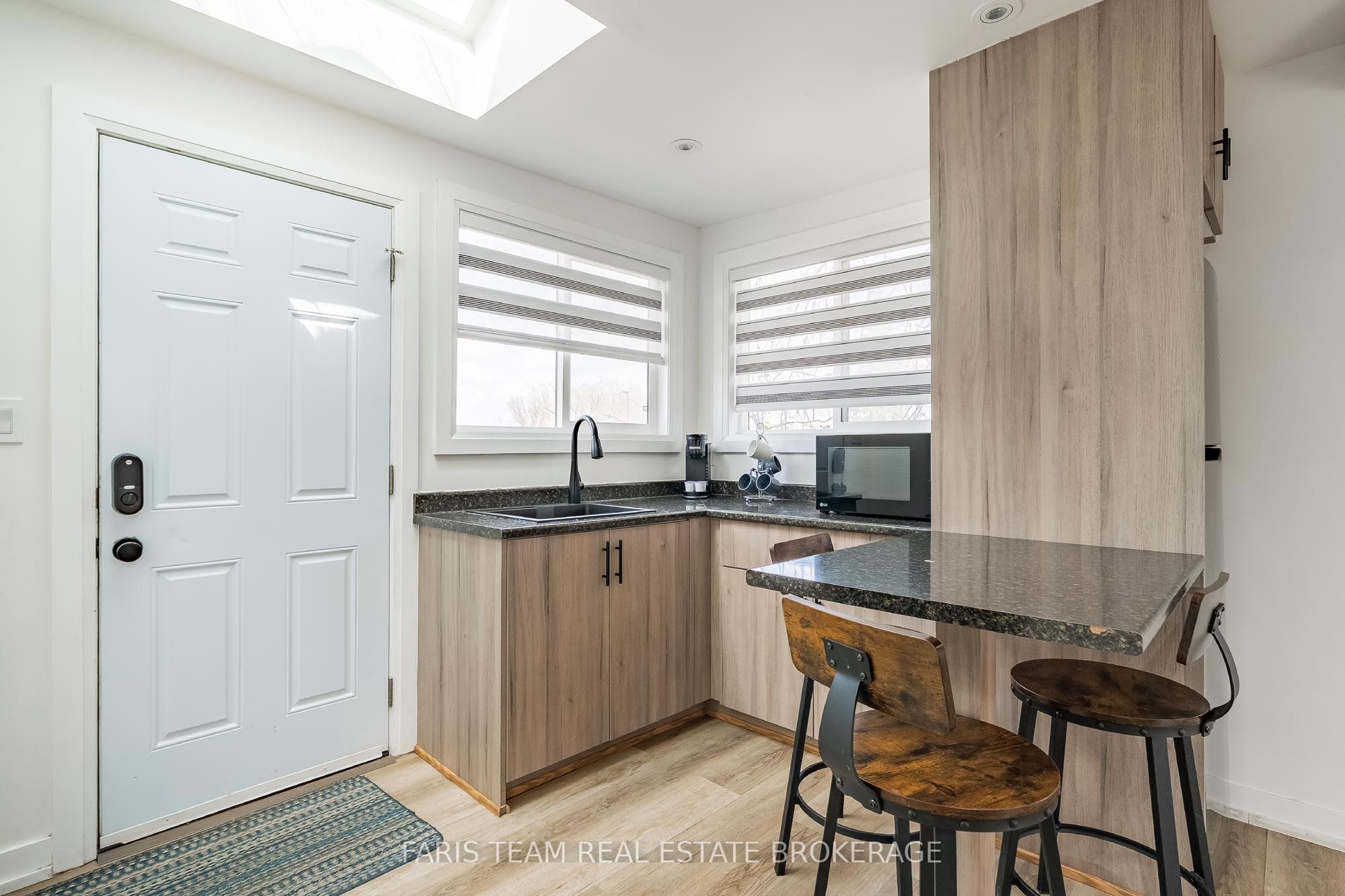 687 Innisfil Beach Road Property Photo 30