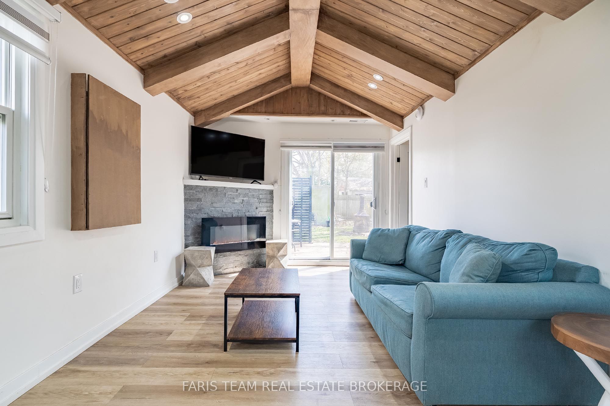 687 Innisfil Beach Road Property Photo 32