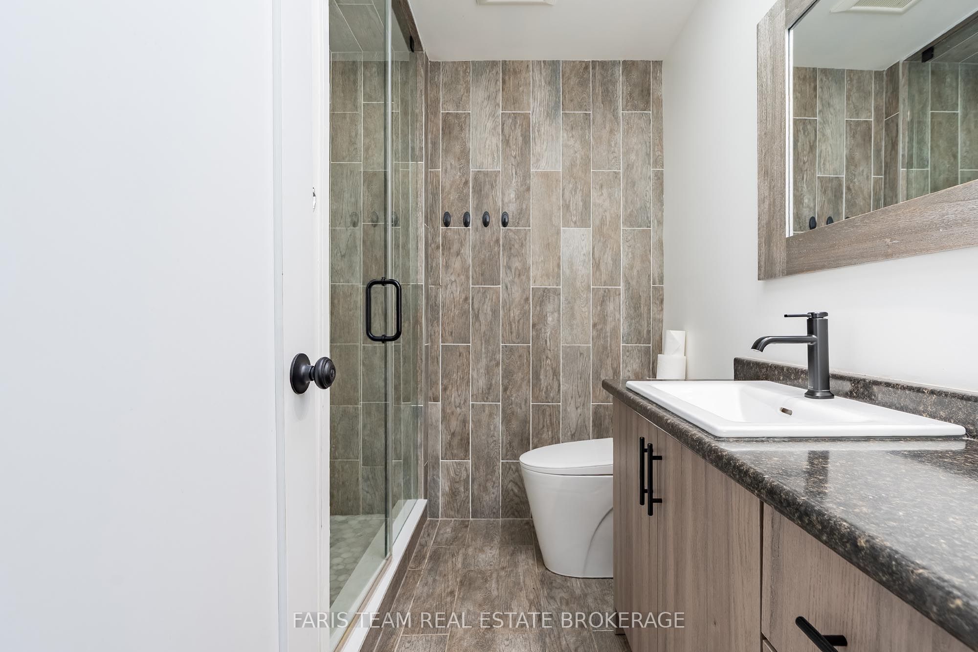 687 Innisfil Beach Road Property Photo 36