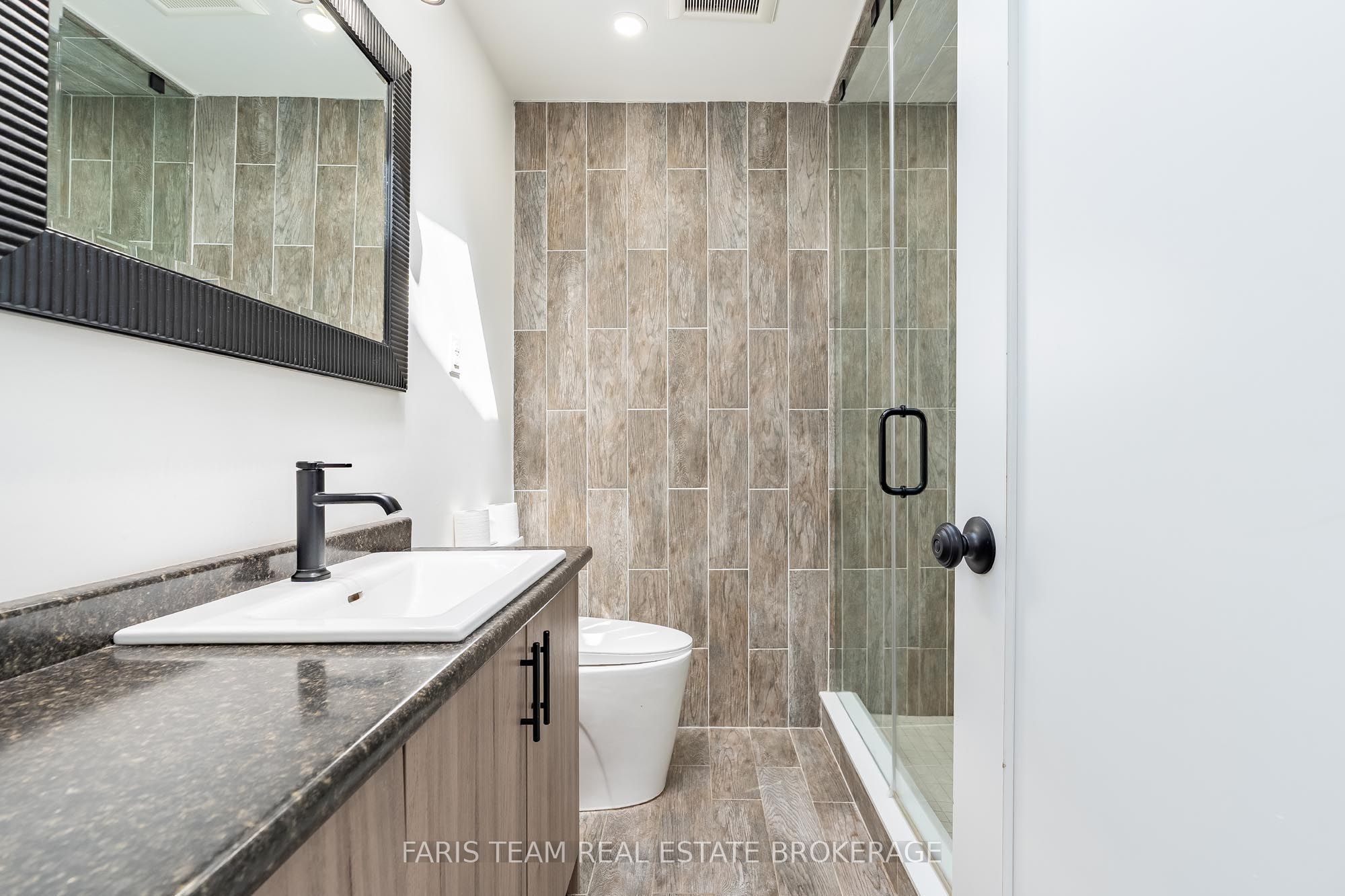 687 Innisfil Beach Road Property Photo 44
