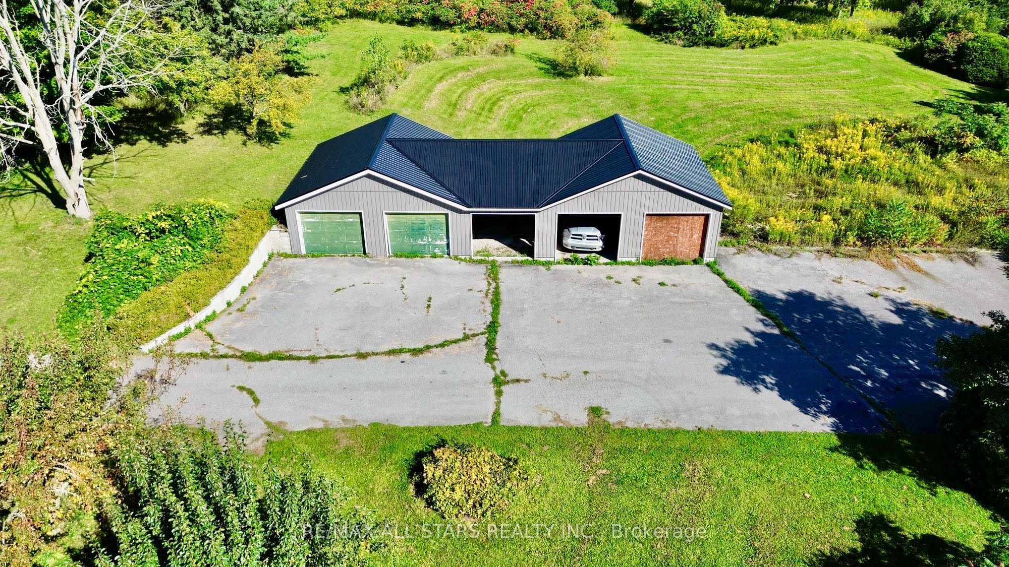 14200 Sideroad 18 Property Photo 16