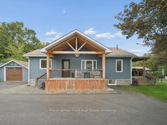 11 Maple Street N Property Photo 1