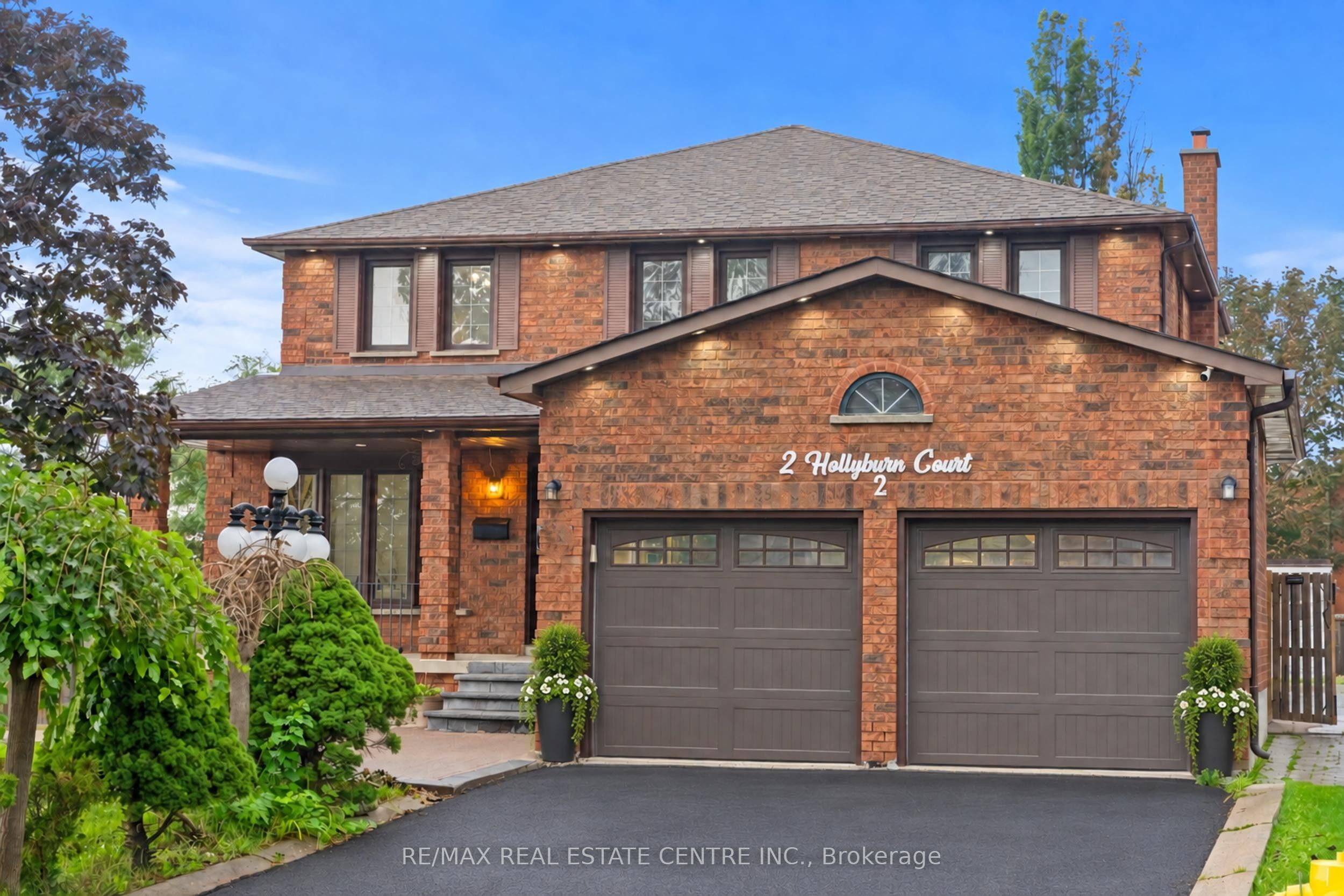 2 Hollyburn Court