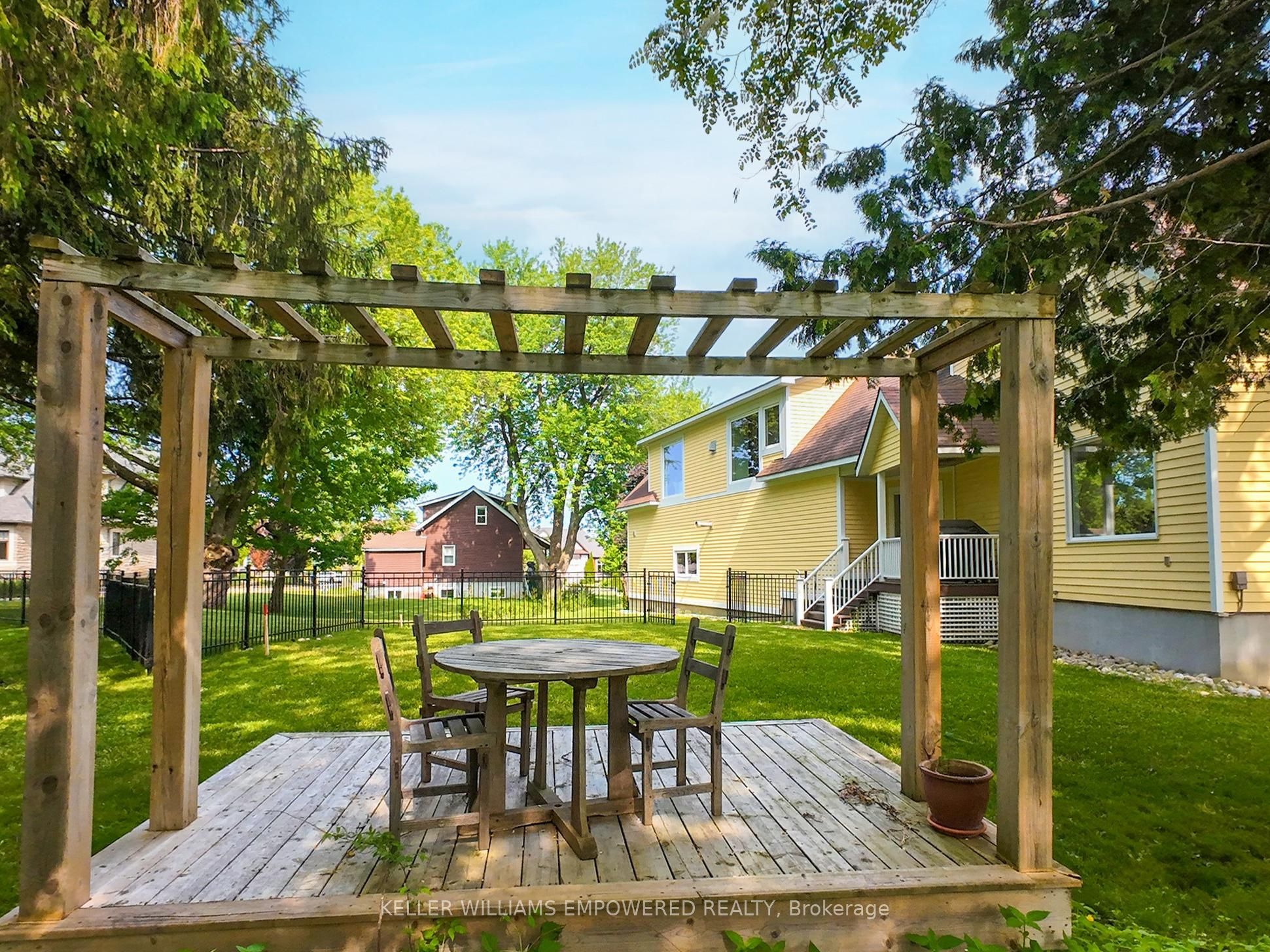 8 Macleod Estate Court Property Photo 7