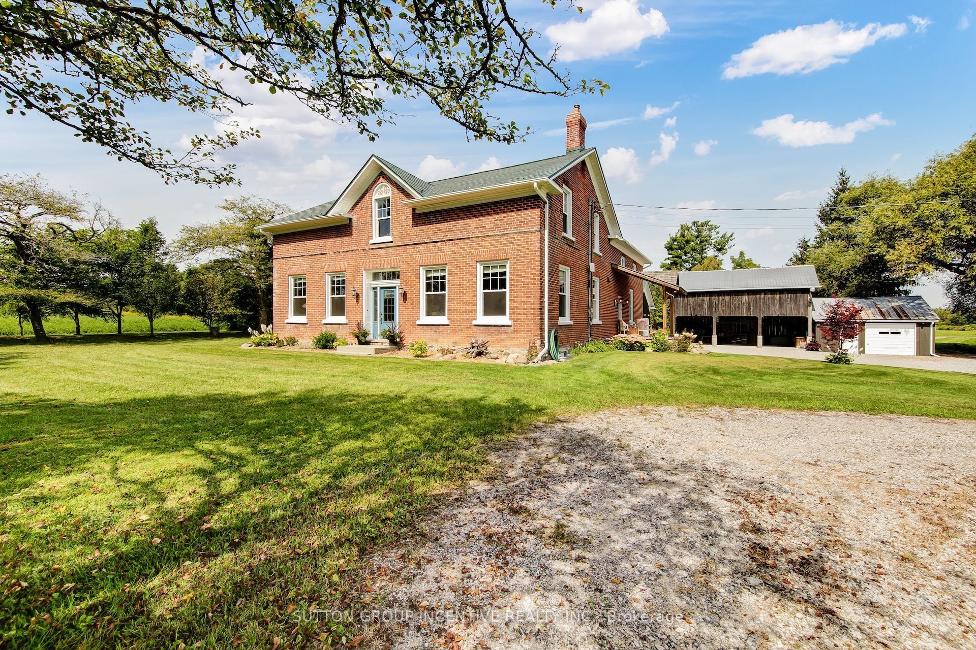 2804 9th Line Property Photo 3