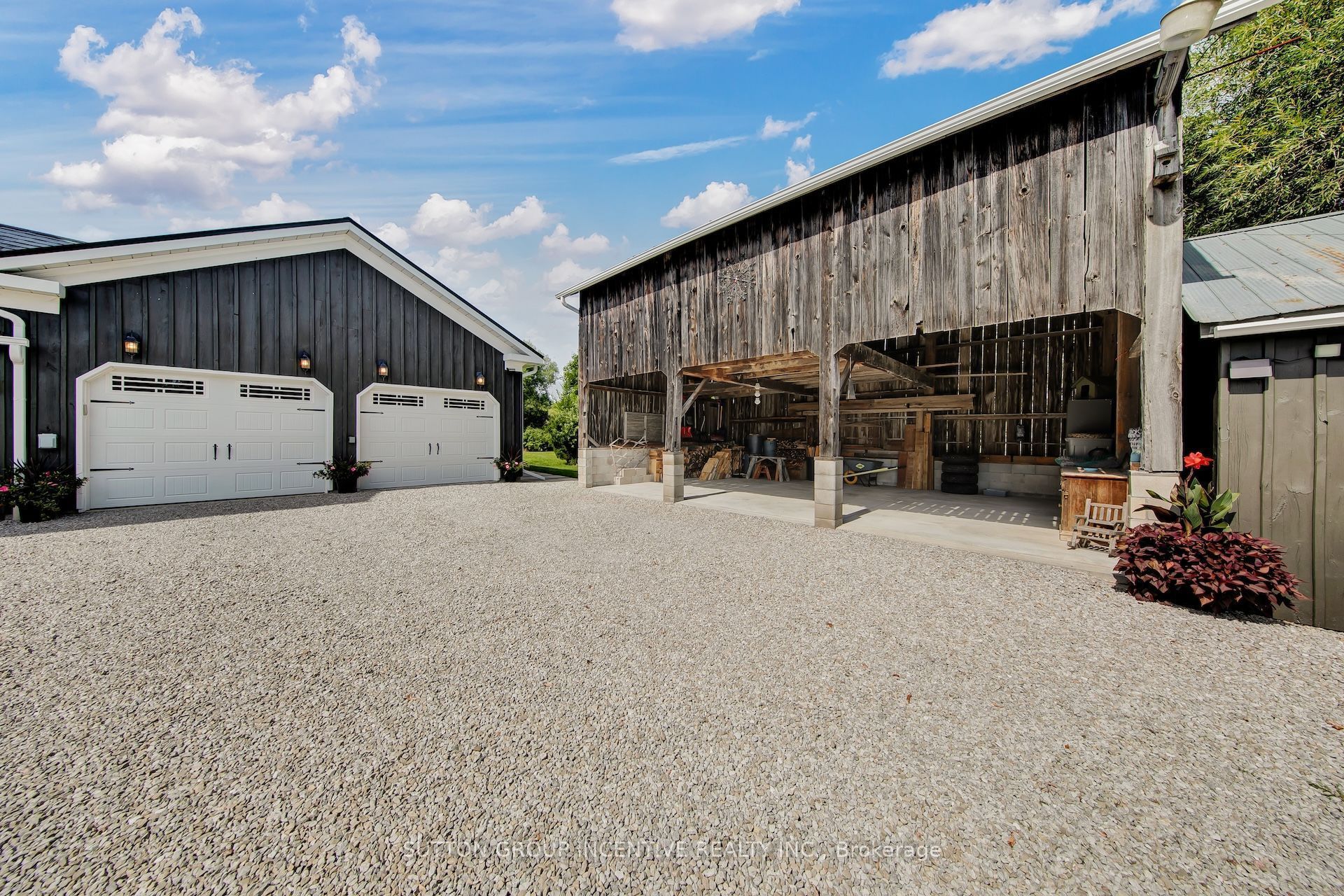 2804 9th Line Property Photo 4