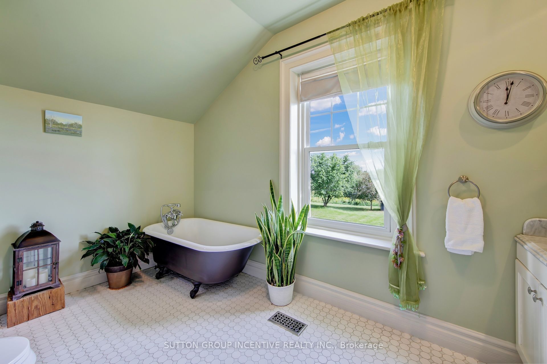 2804 9th Line Property Photo 32