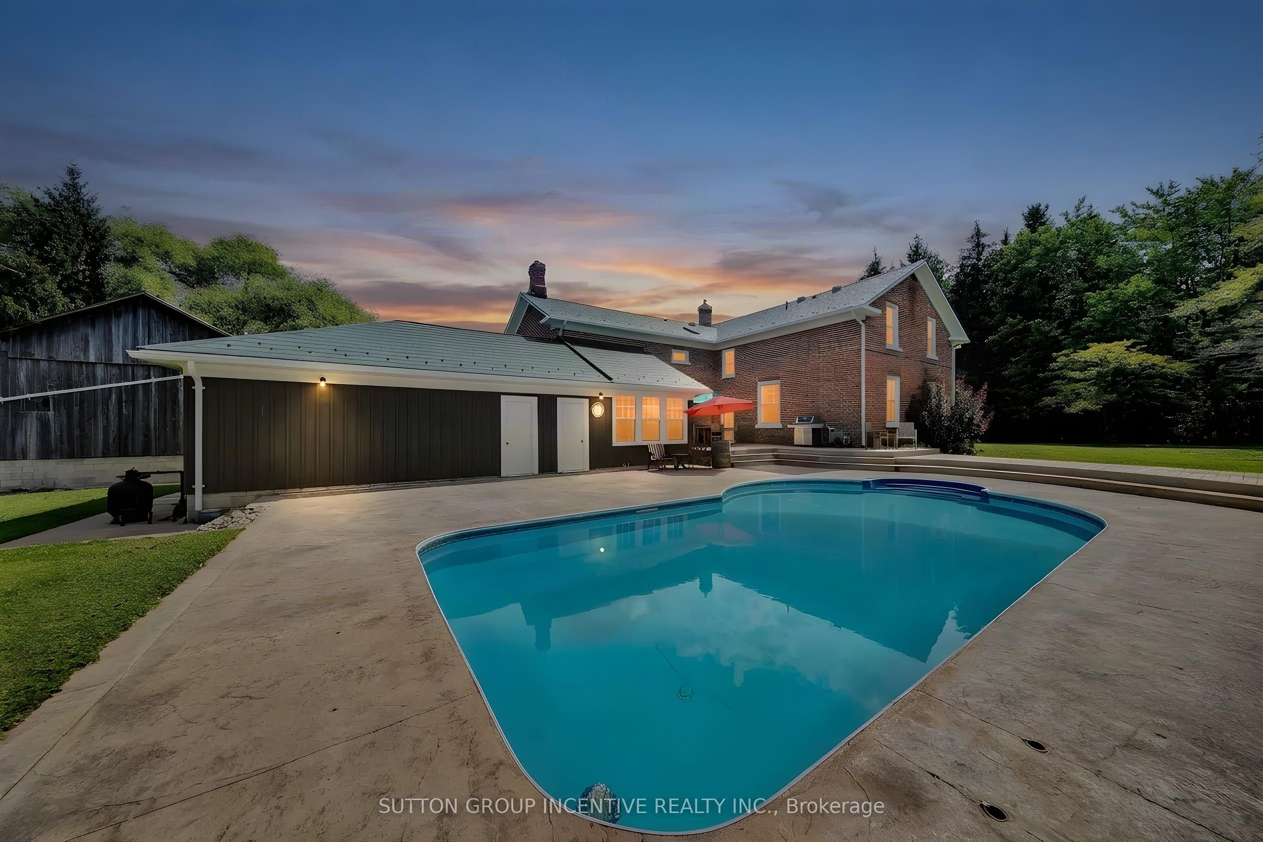 2804 9th Line Property Photo 42