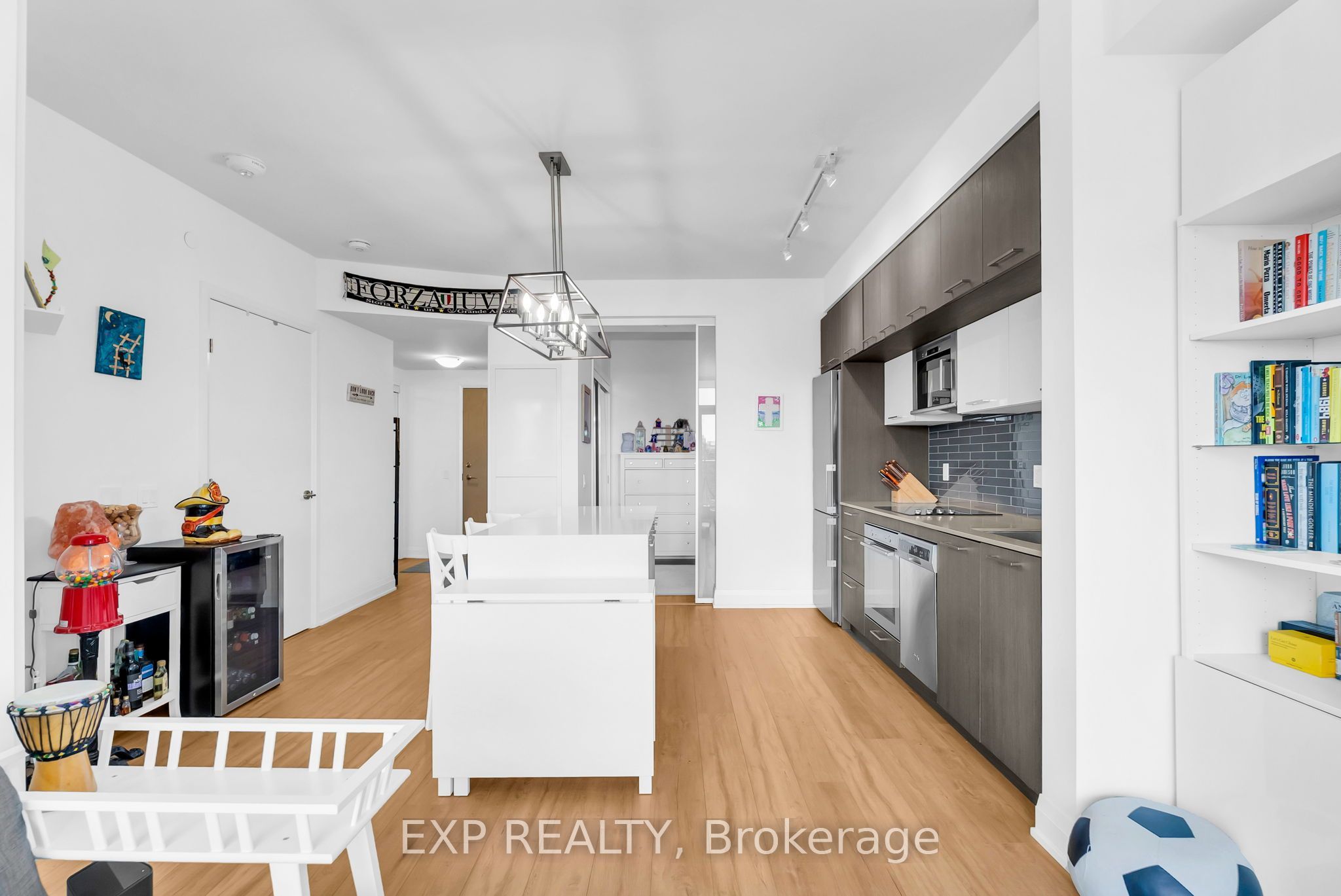 4800 Highway 7 421 Property Photo 15