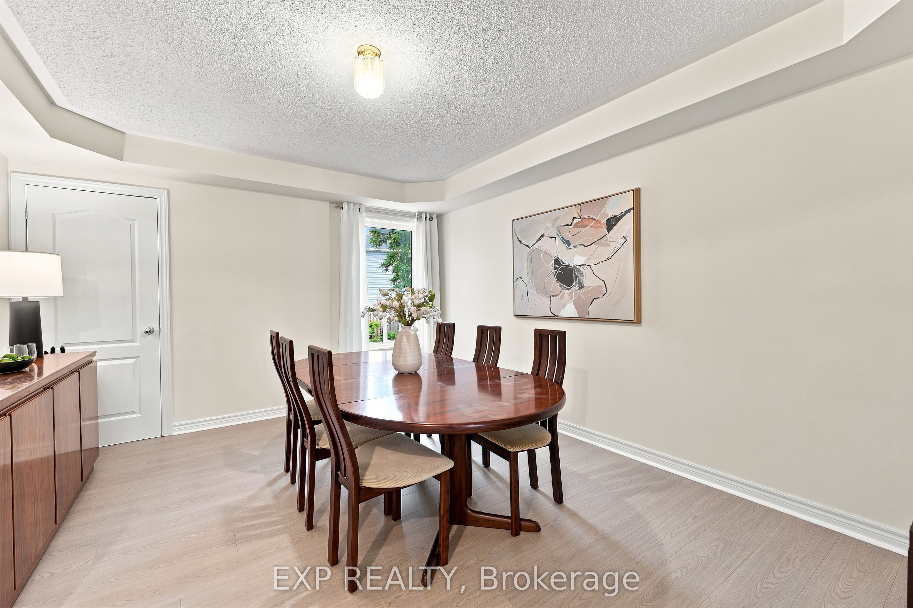 70 Thornlodge Drive Property Photo 5