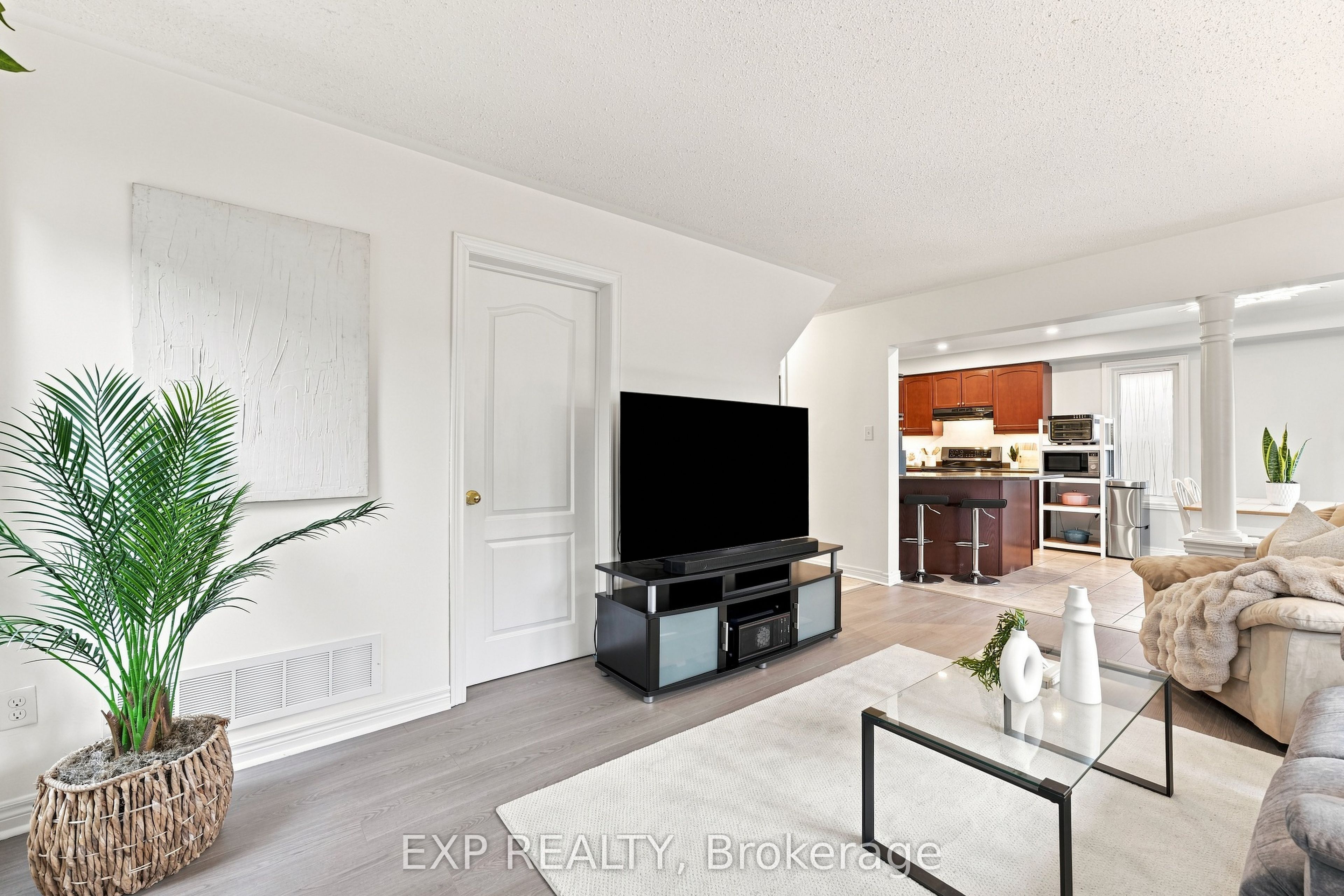 70 Thornlodge Drive Property Photo 8