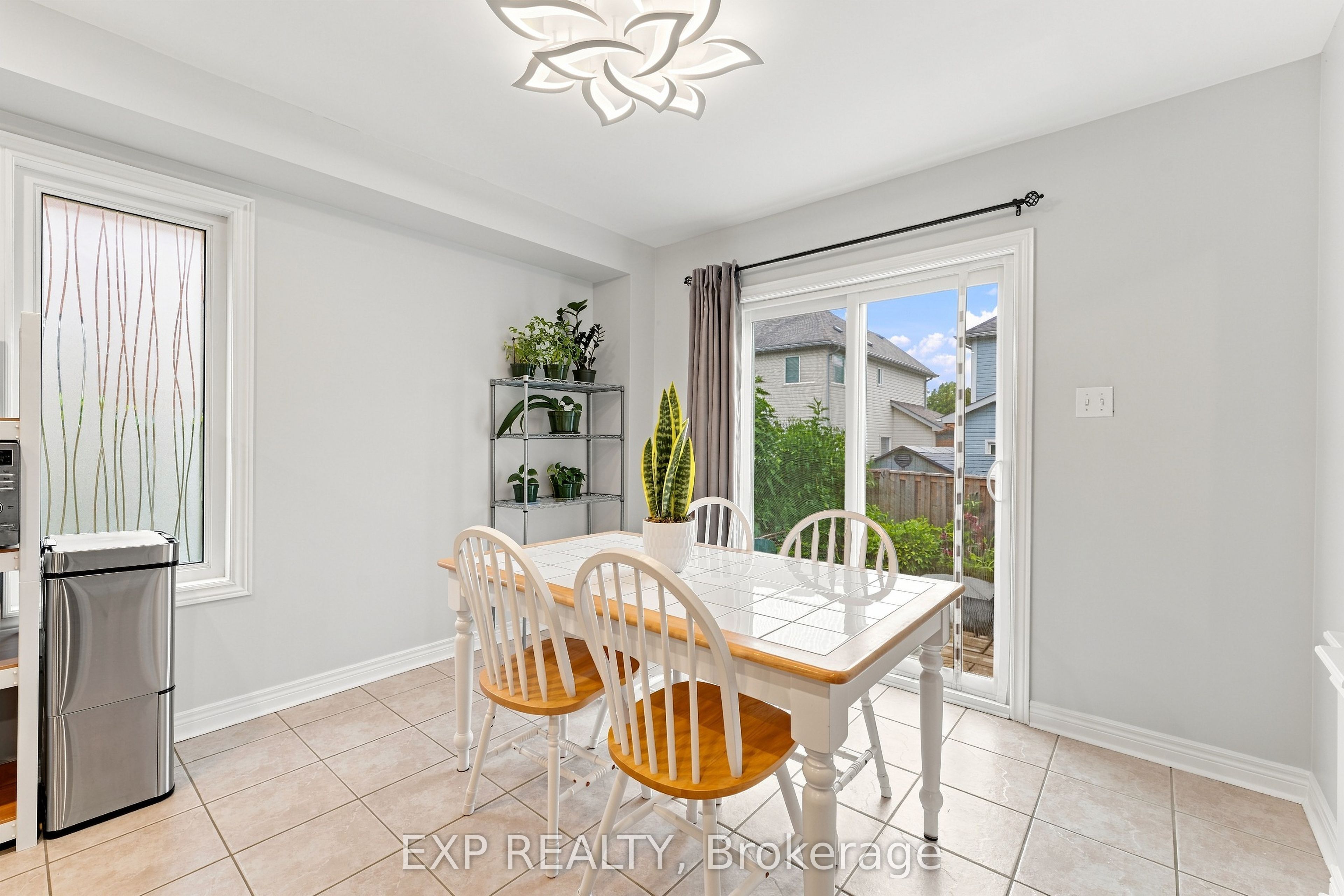 70 Thornlodge Drive Property Photo 10