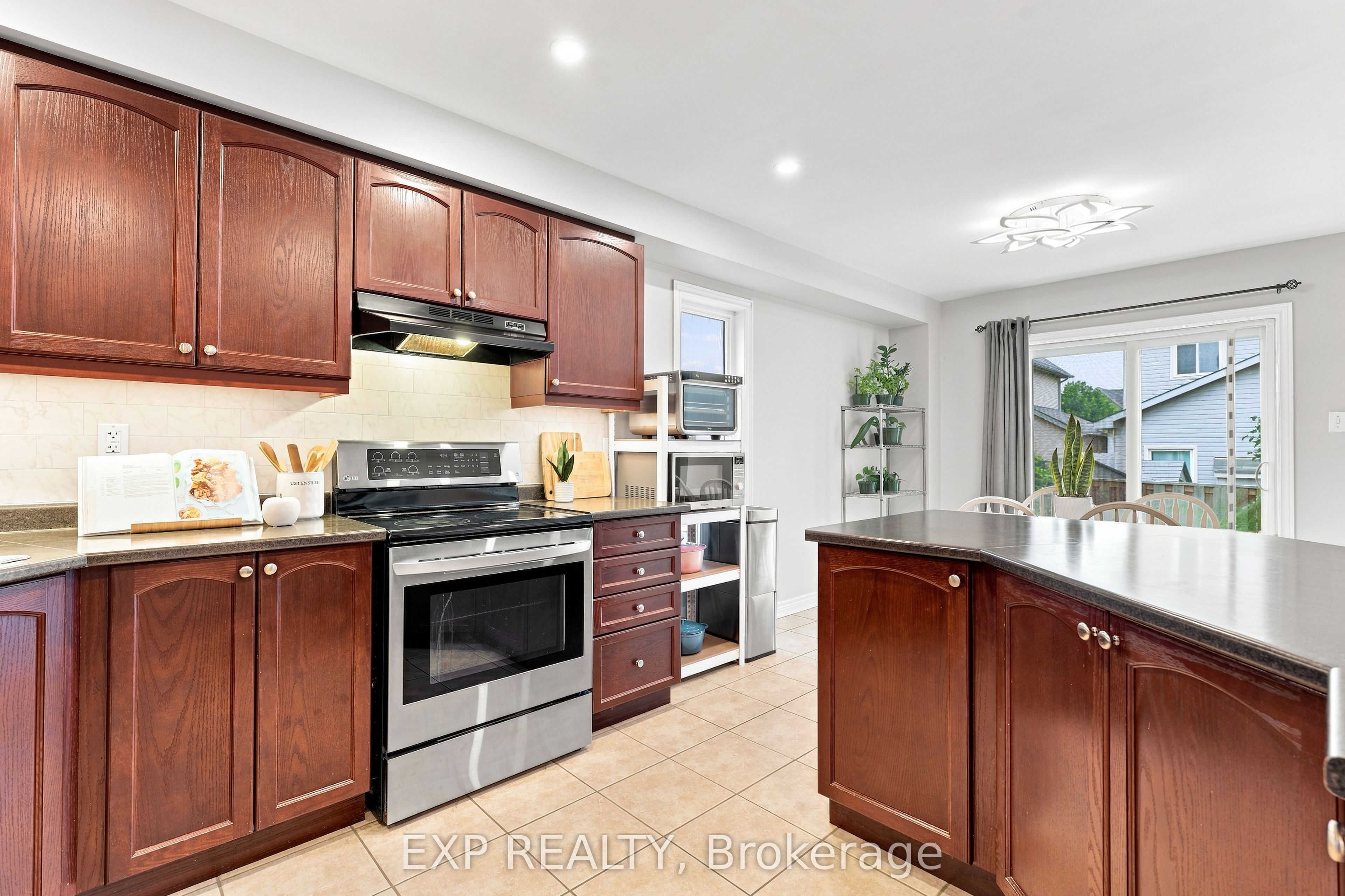70 Thornlodge Drive Property Photo 12