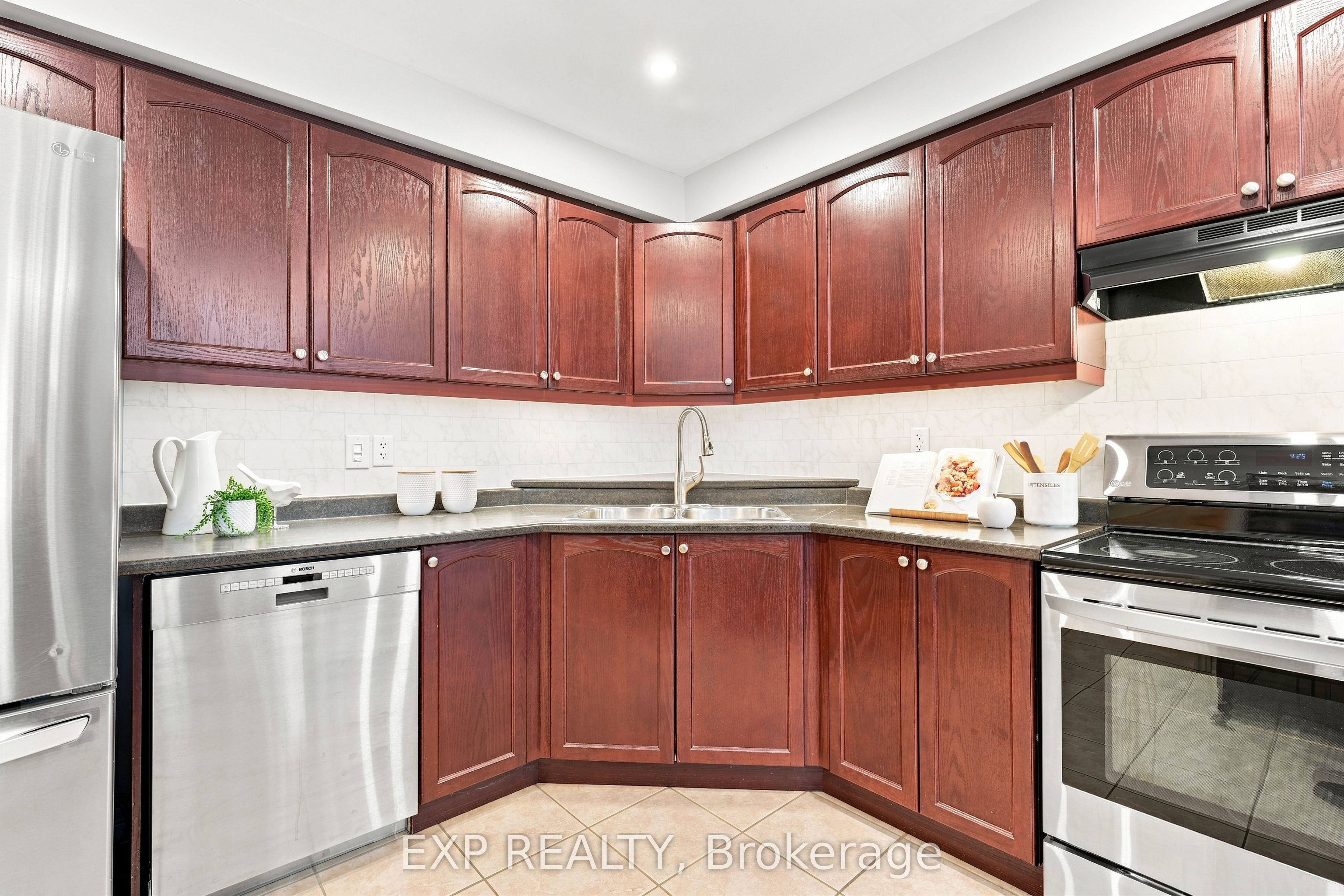70 Thornlodge Drive Property Photo 13
