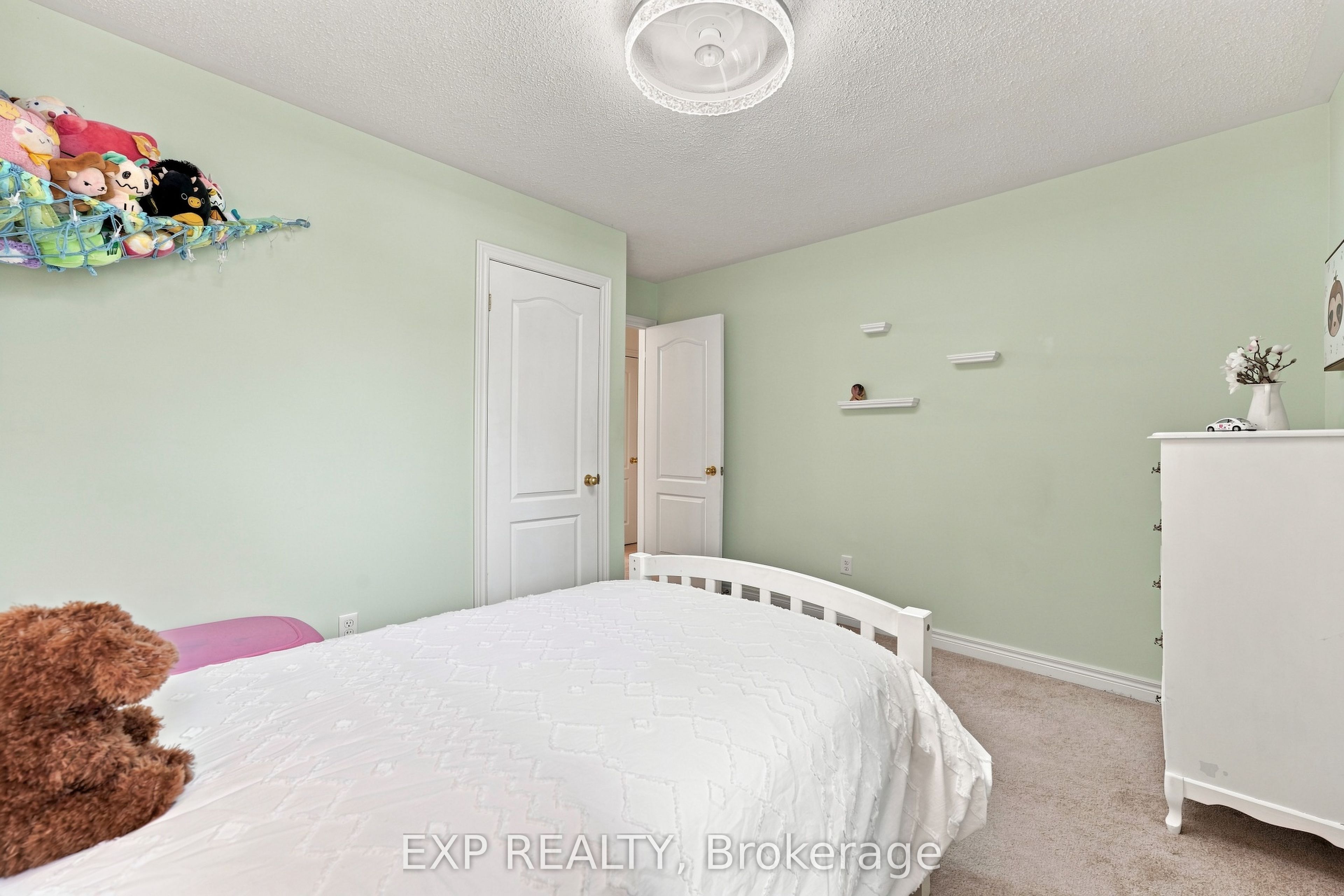 70 Thornlodge Drive Property Photo 27
