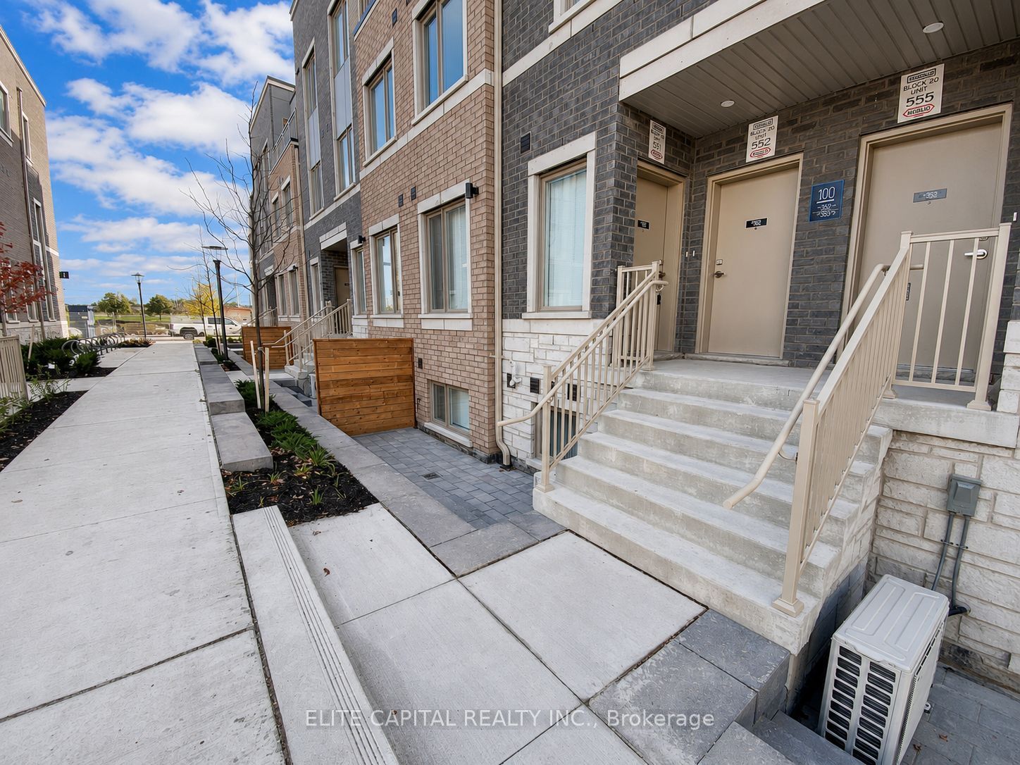 100 Honeycrisp Crescent Th 351 Property Photo 2