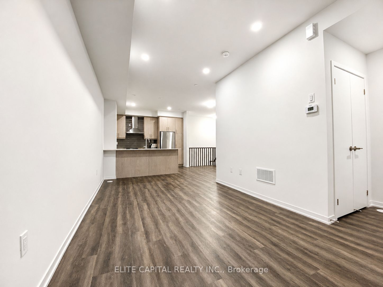100 Honeycrisp Crescent Th 351 Property Photo 3