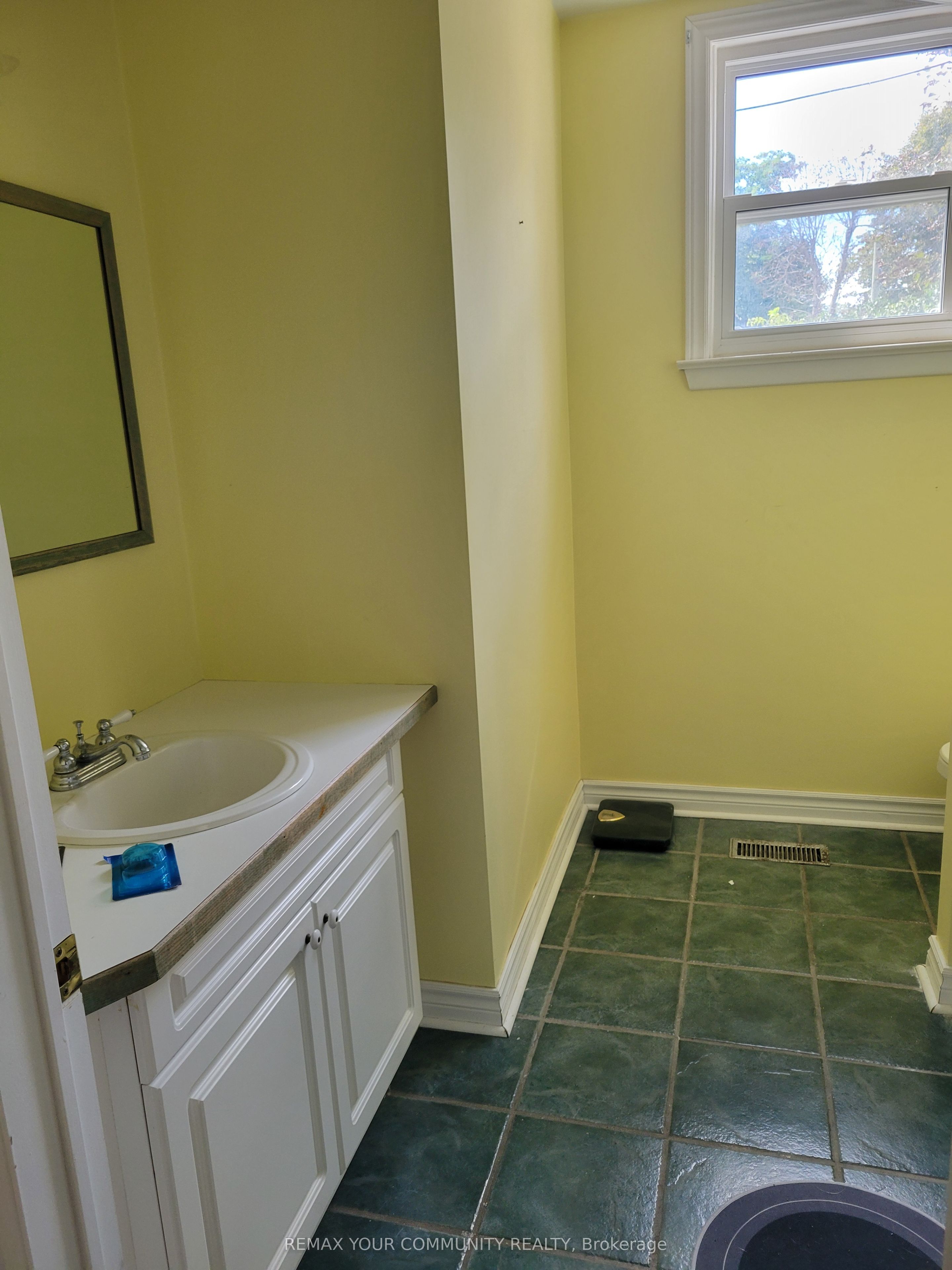 12926 Highway 27 Main Floor Property Photo 3