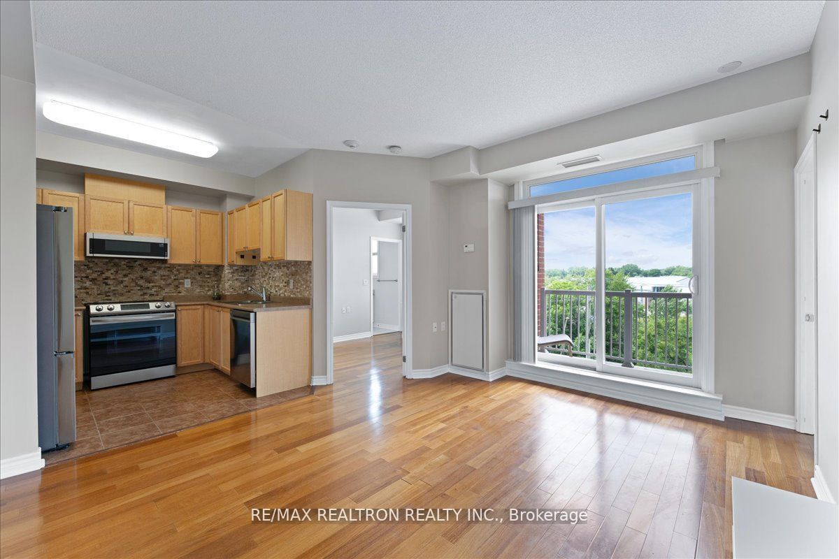 15450 Yonge Street 304 Property Photo 1