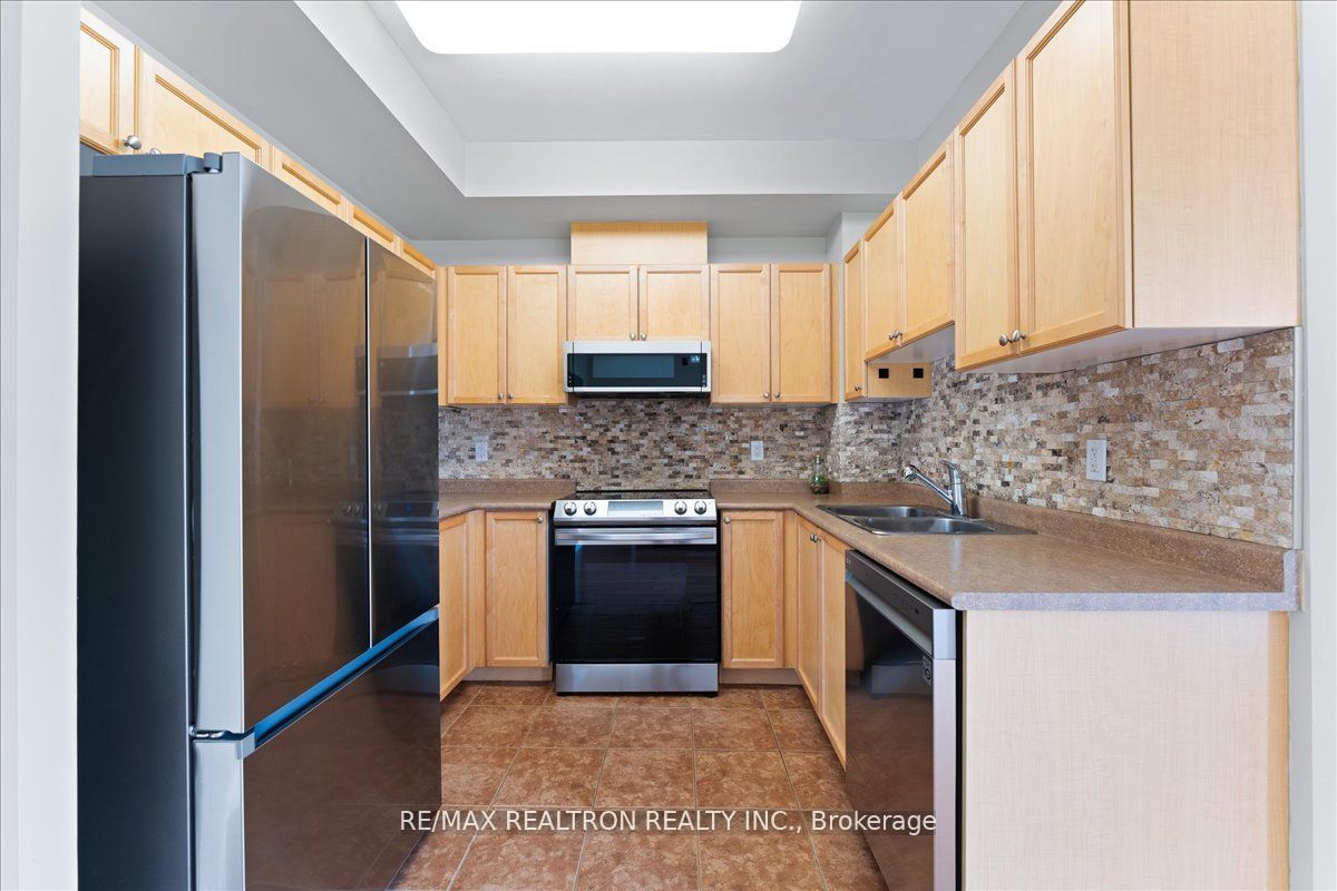 15450 Yonge Street 304 Property Photo 6