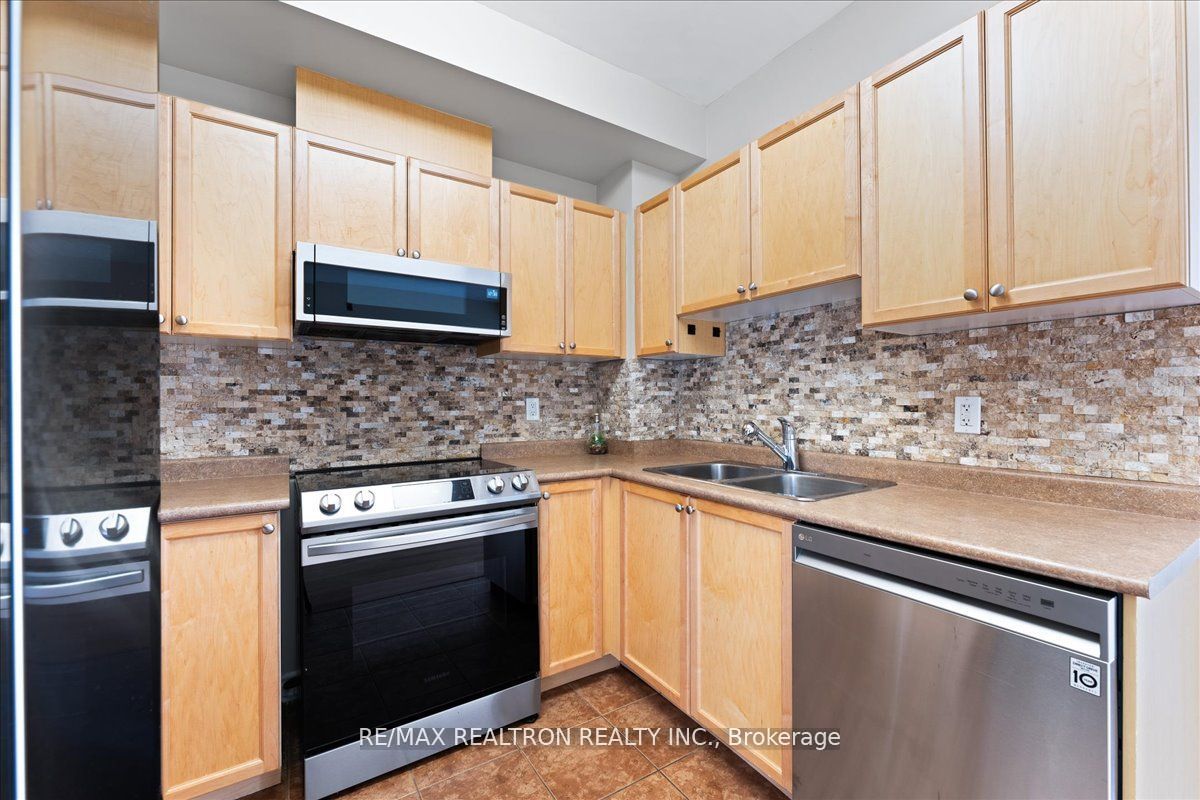 15450 Yonge Street 304 Property Photo 13