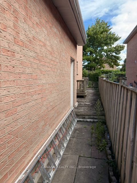 79 Graham Crescent Property Photo 2