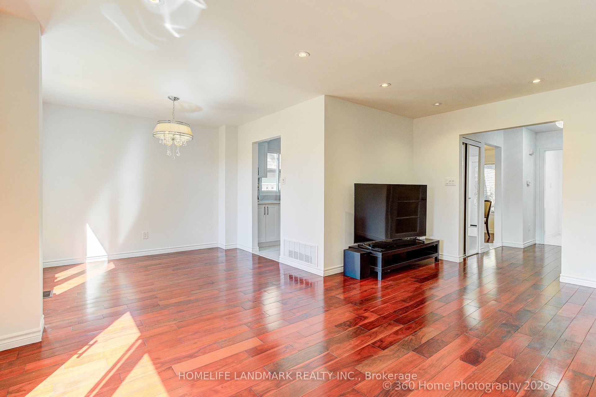 33 Kitsilano Crescent Property Photo 7