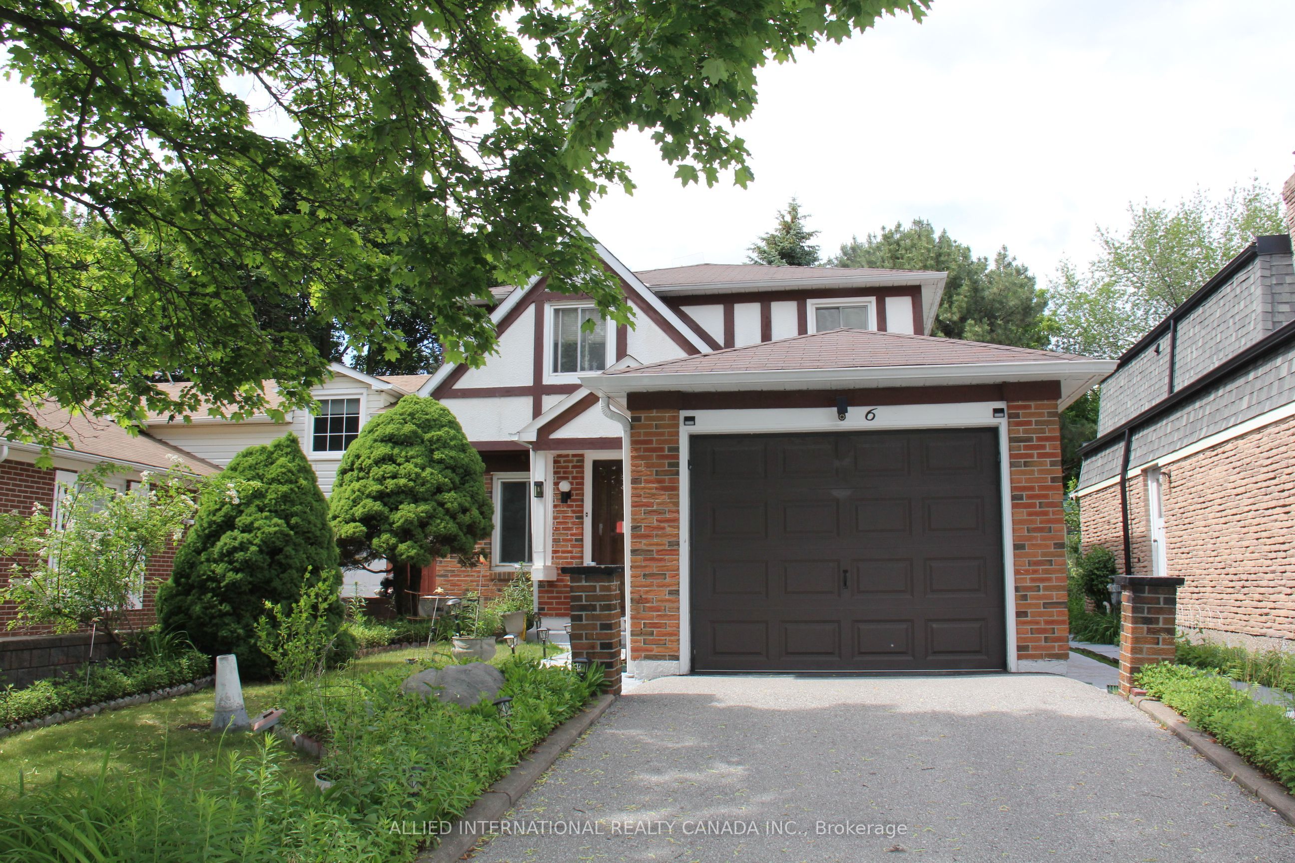 6 Aberfeldy Crescent