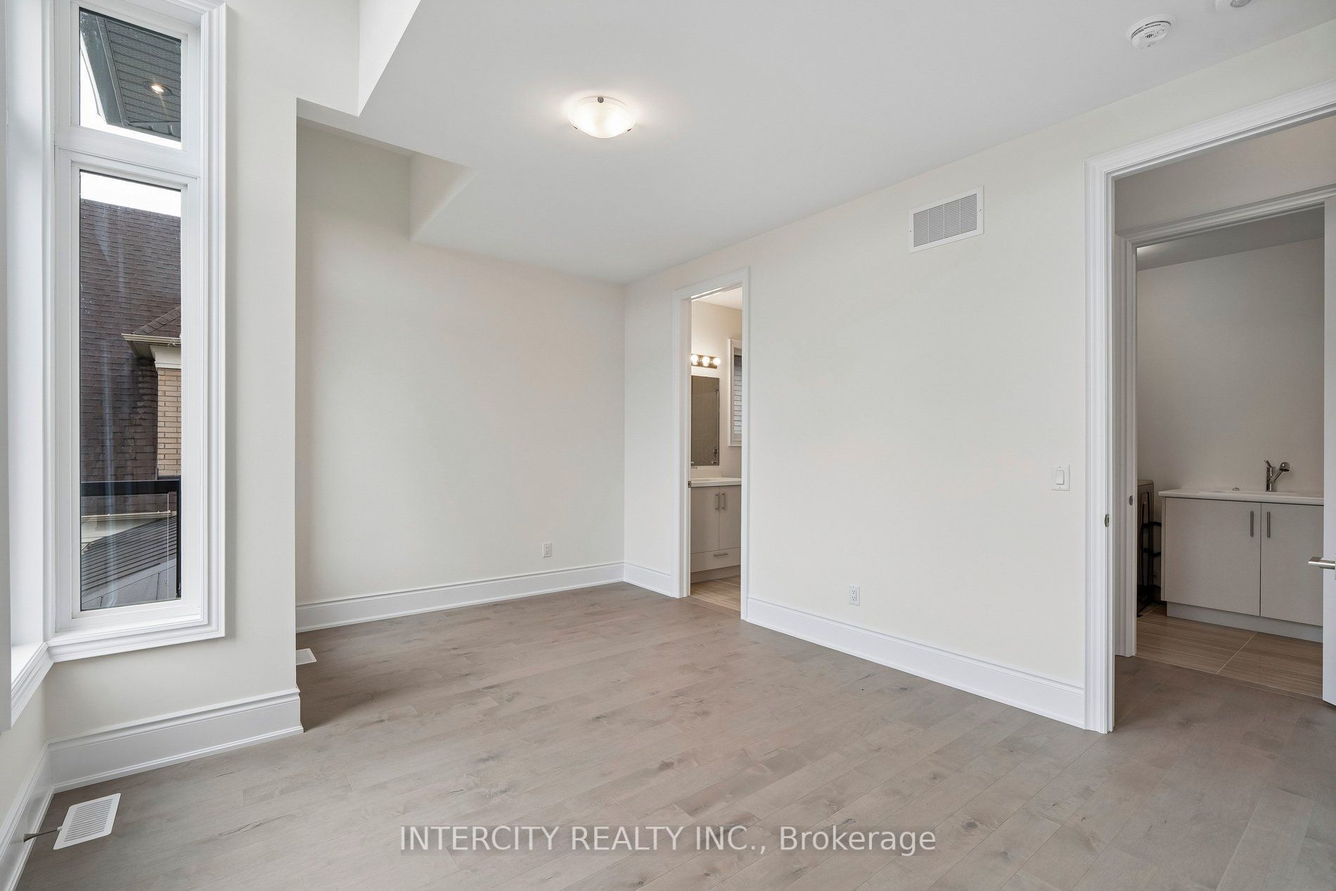 17 Garriock Hall Avenue Property Photo 25