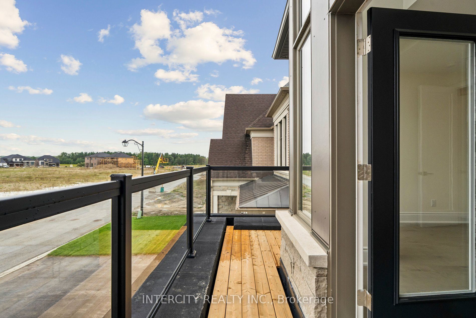 17 Garriock Hall Avenue Property Photo 27