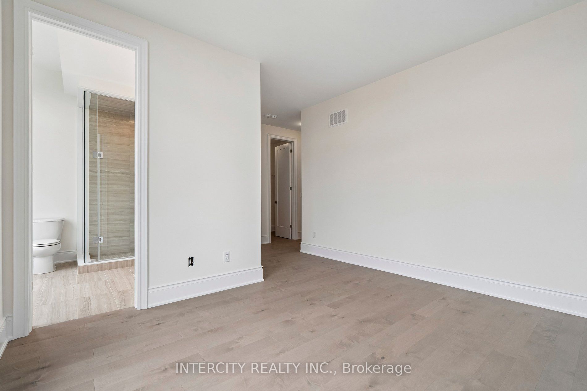 17 Garriock Hall Avenue Property Photo 30