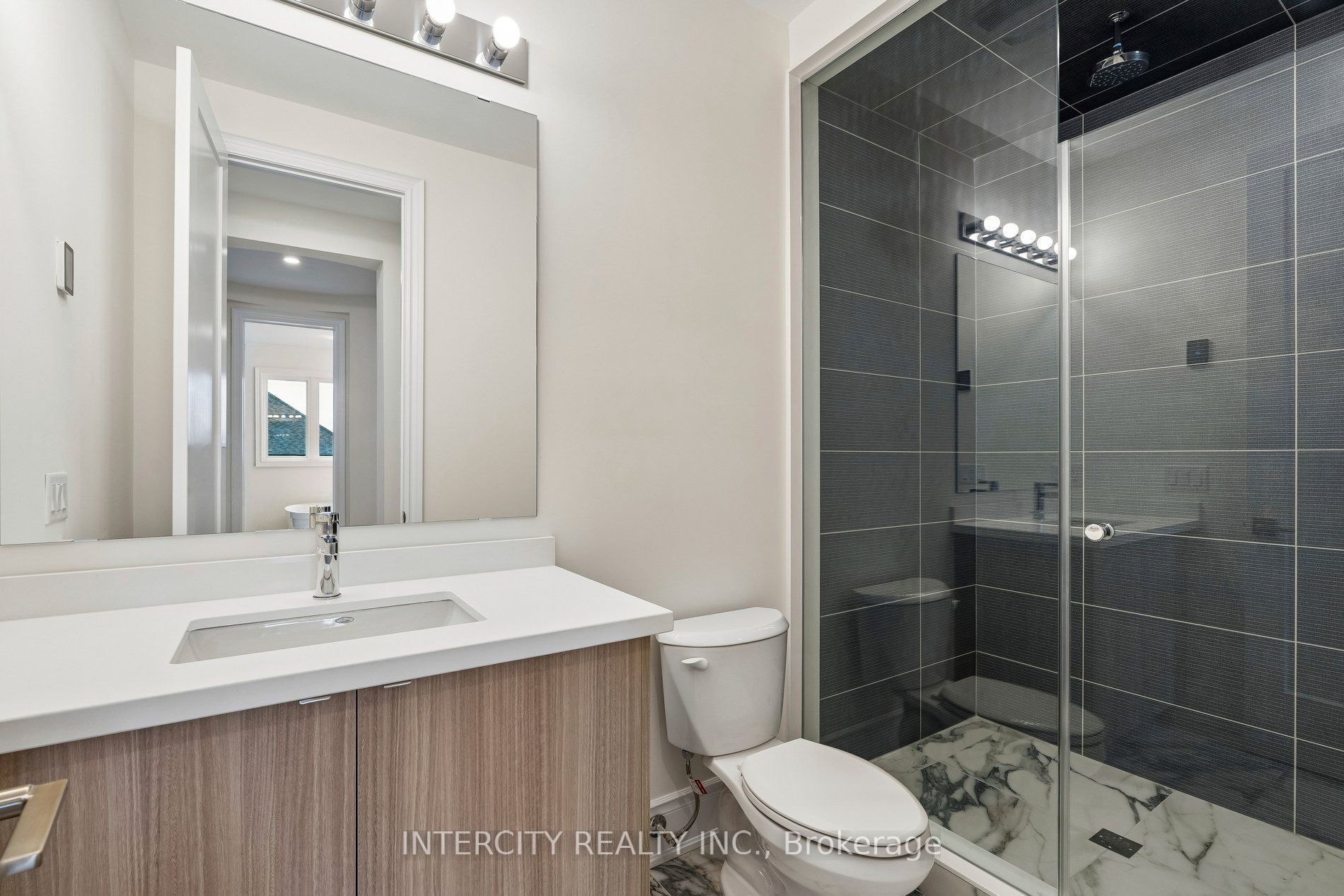 17 Garriock Hall Avenue Property Photo 36