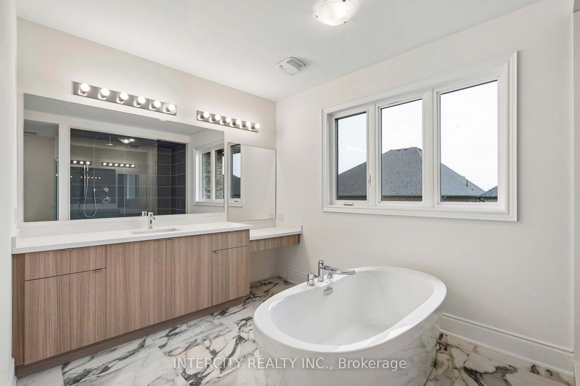 17 Garriock Hall Avenue Property Photo 37