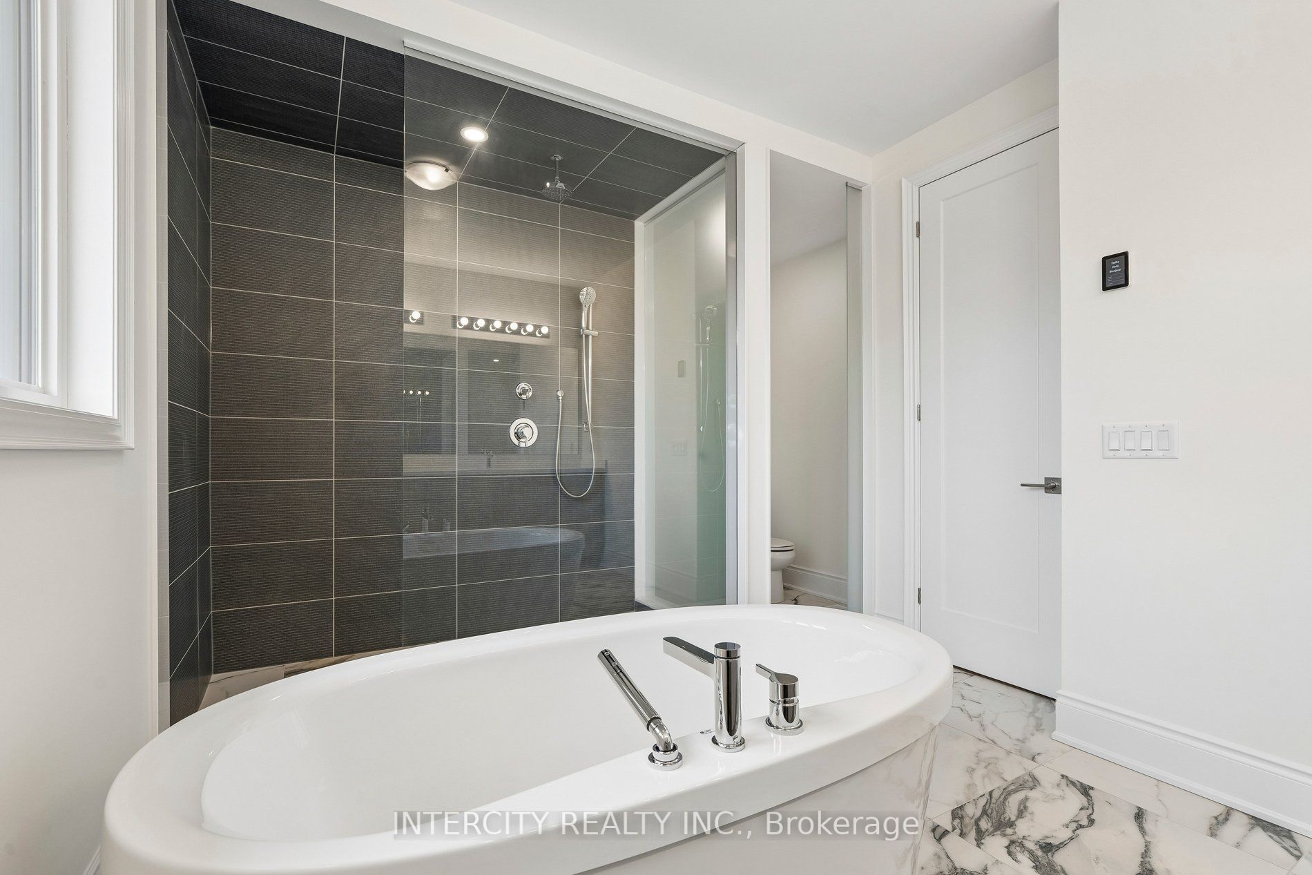17 Garriock Hall Avenue Property Photo 39