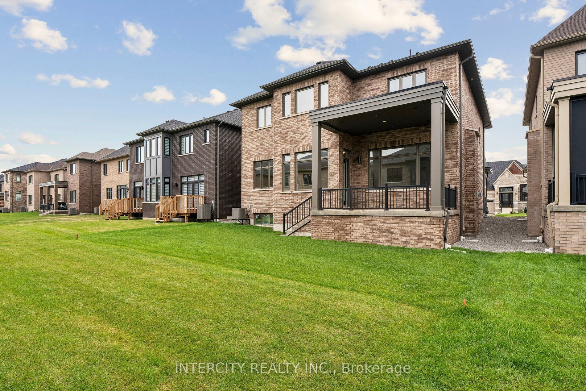 17 Garriock Hall Avenue Property Photo 43