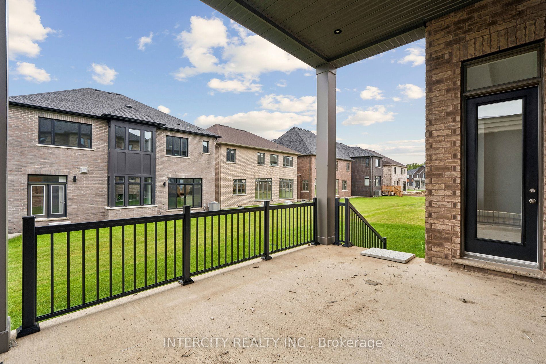 17 Garriock Hall Avenue Property Photo 44