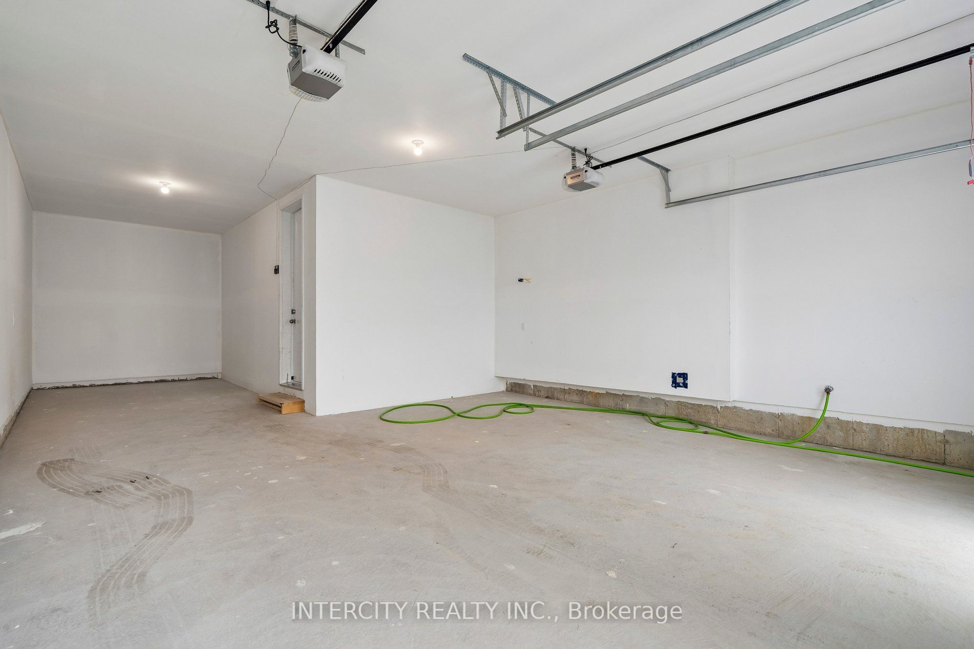 17 Garriock Hall Avenue Property Photo 47