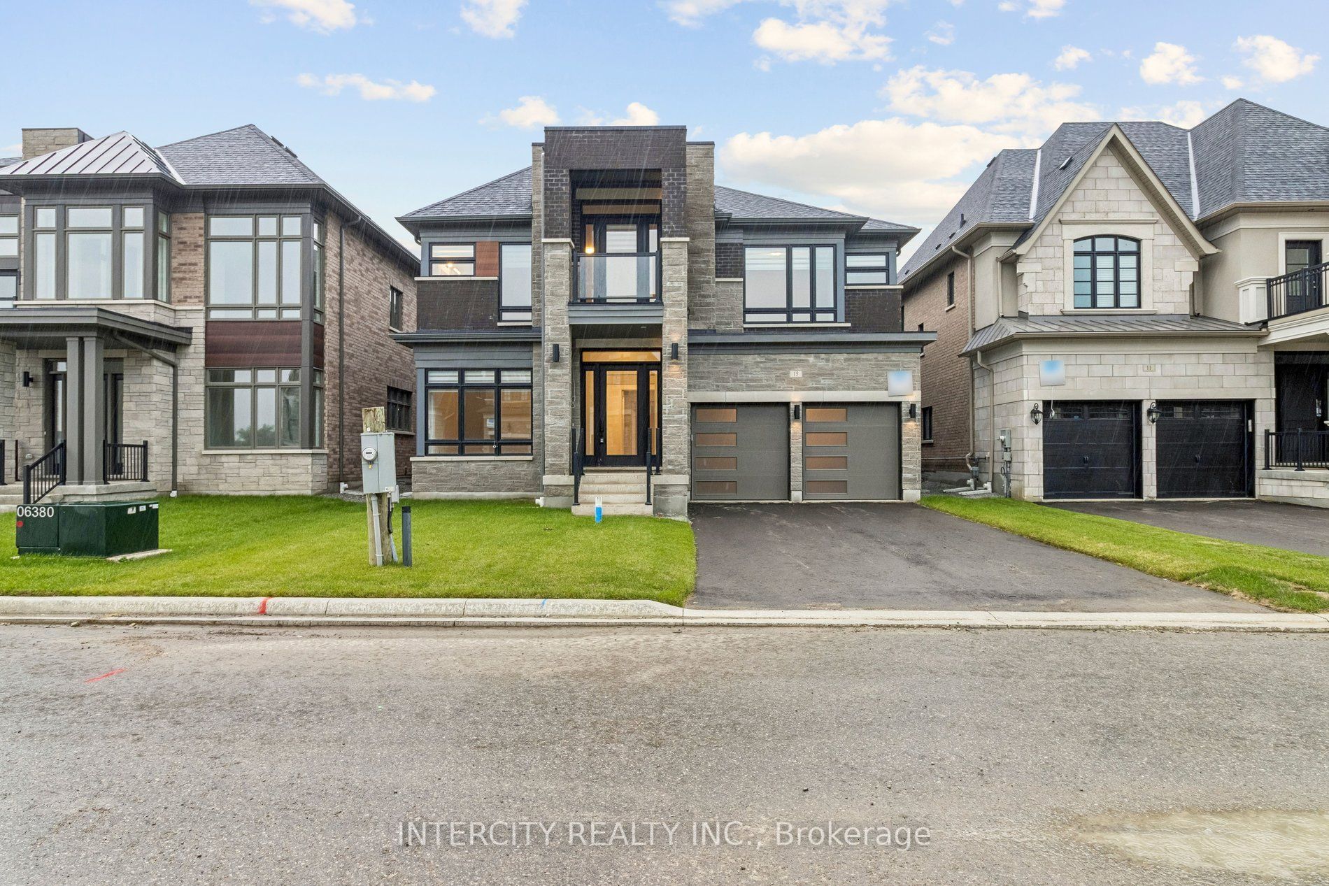 15 Garriock Hall Avenue Property Photo 1