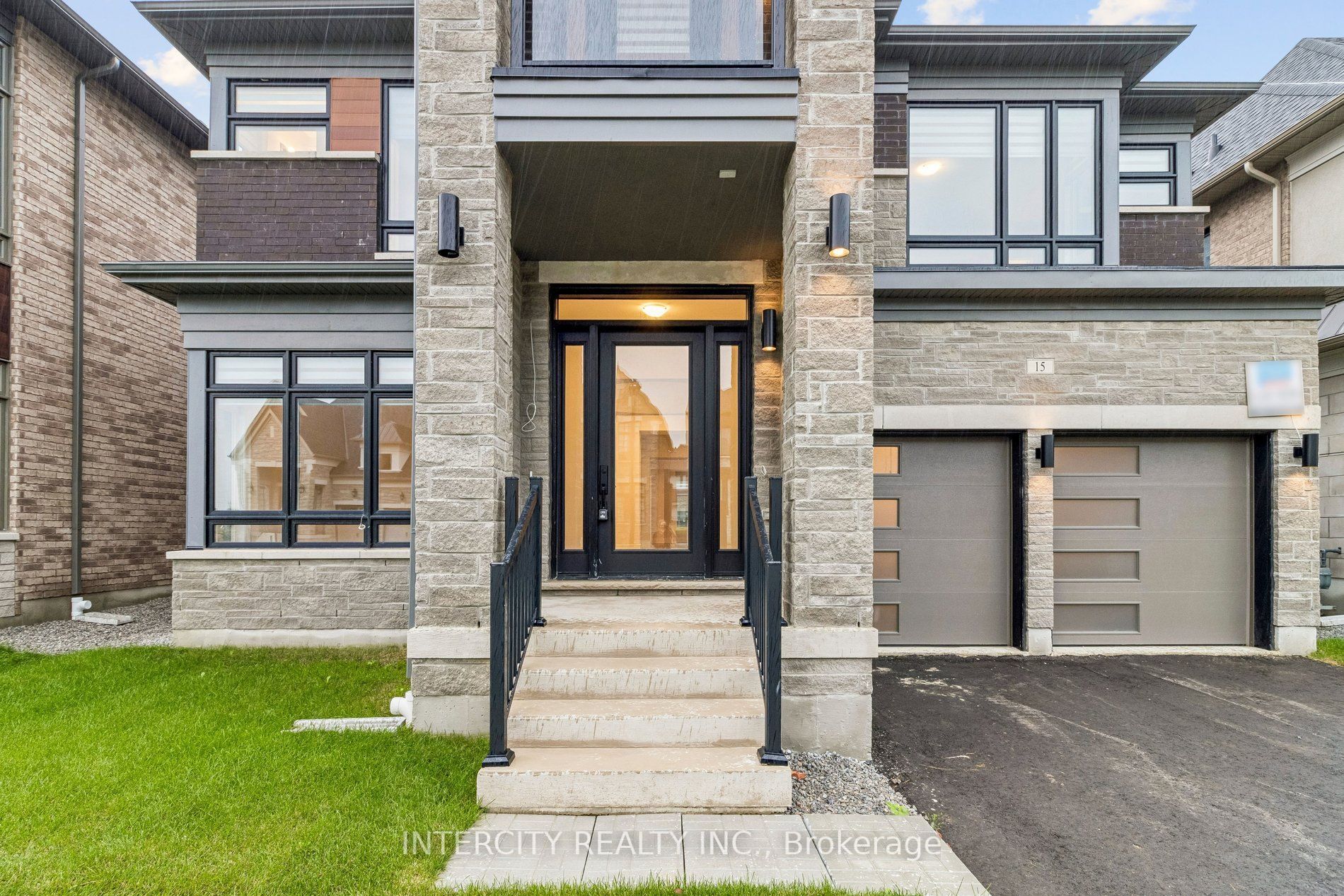 15 Garriock Hall Avenue Property Photo 2