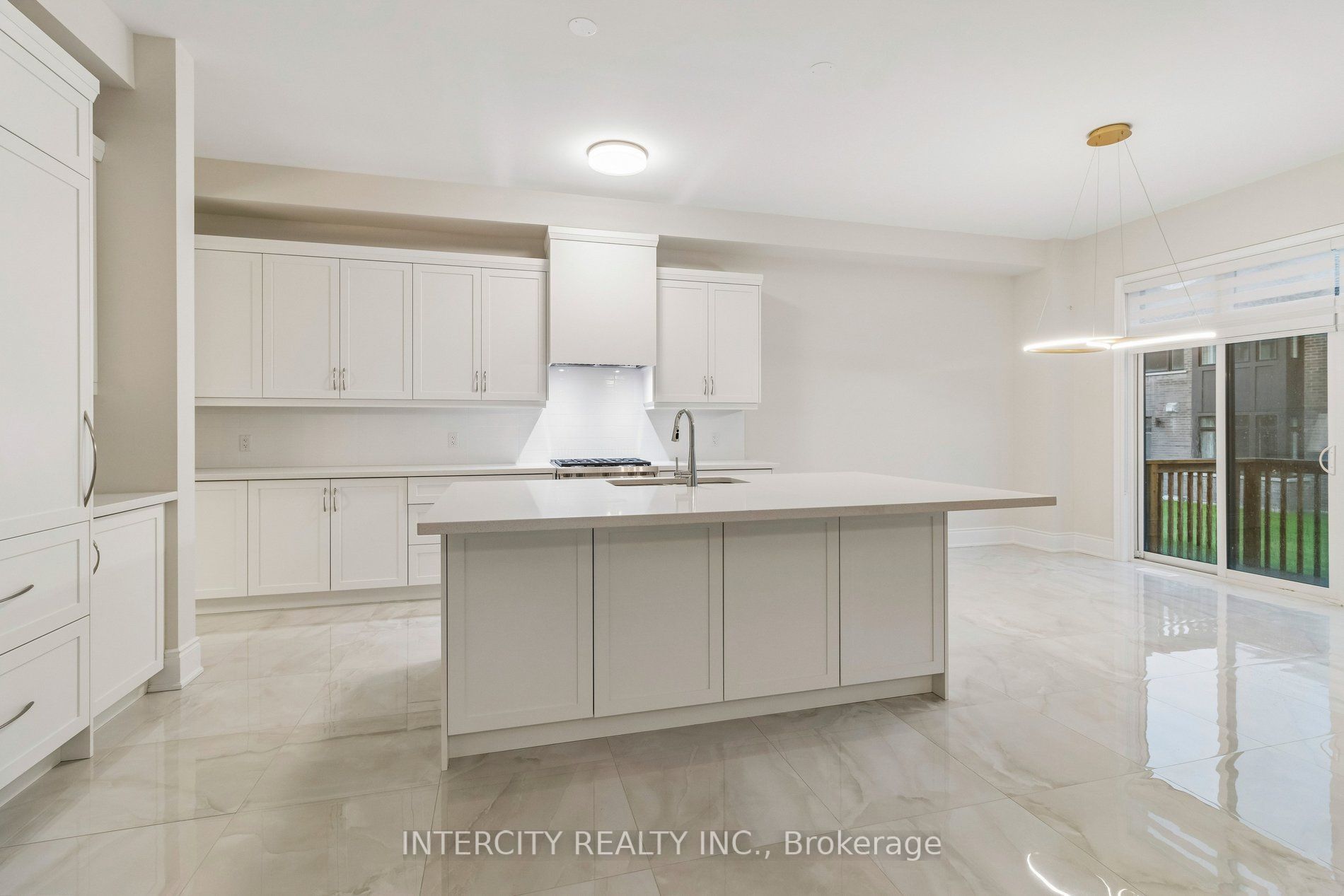 15 Garriock Hall Avenue Property Photo 16