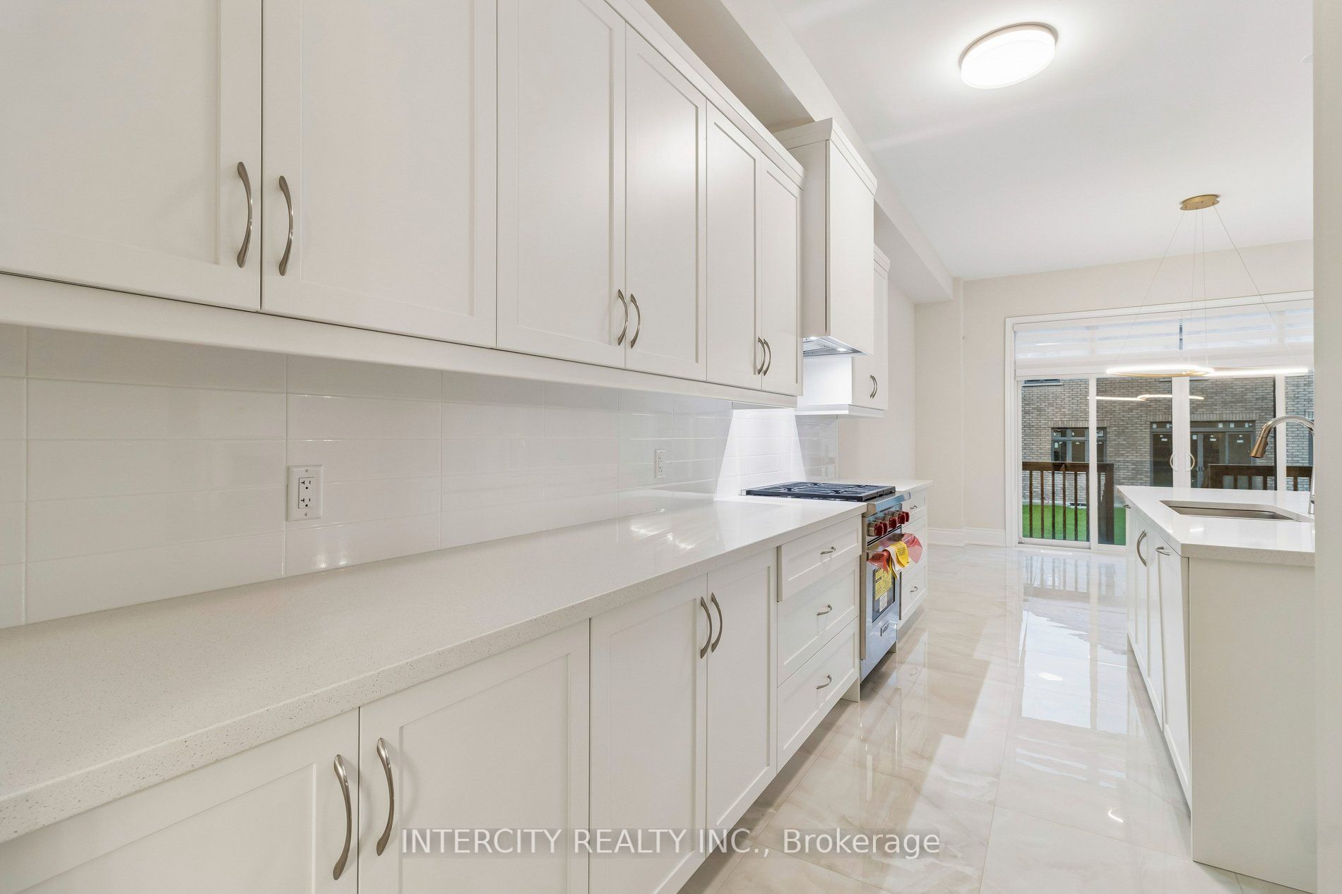 15 Garriock Hall Avenue Property Photo 17